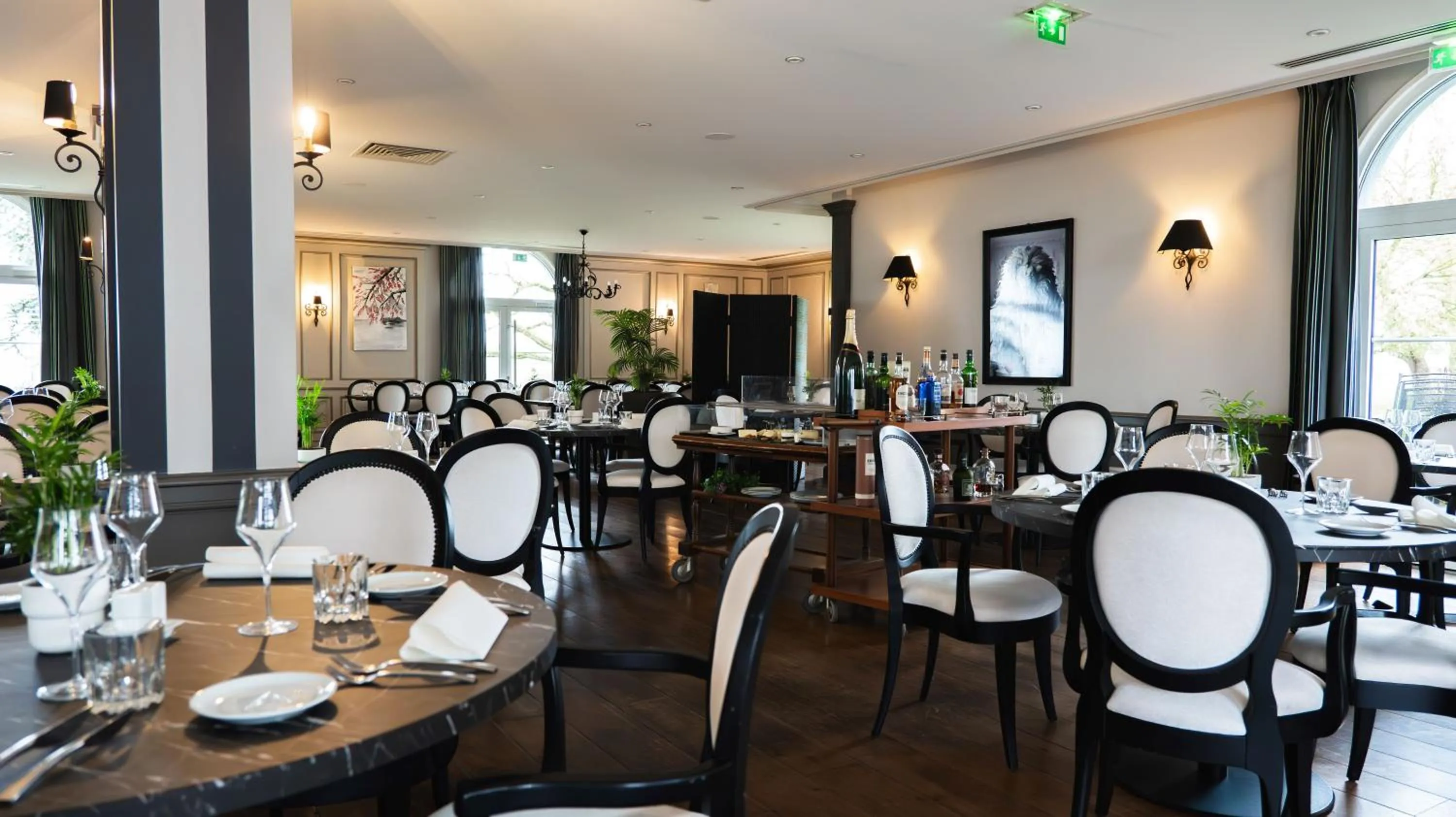Restaurant/places to eat in Logis Hôtel & Restaurant - Les Tuileries