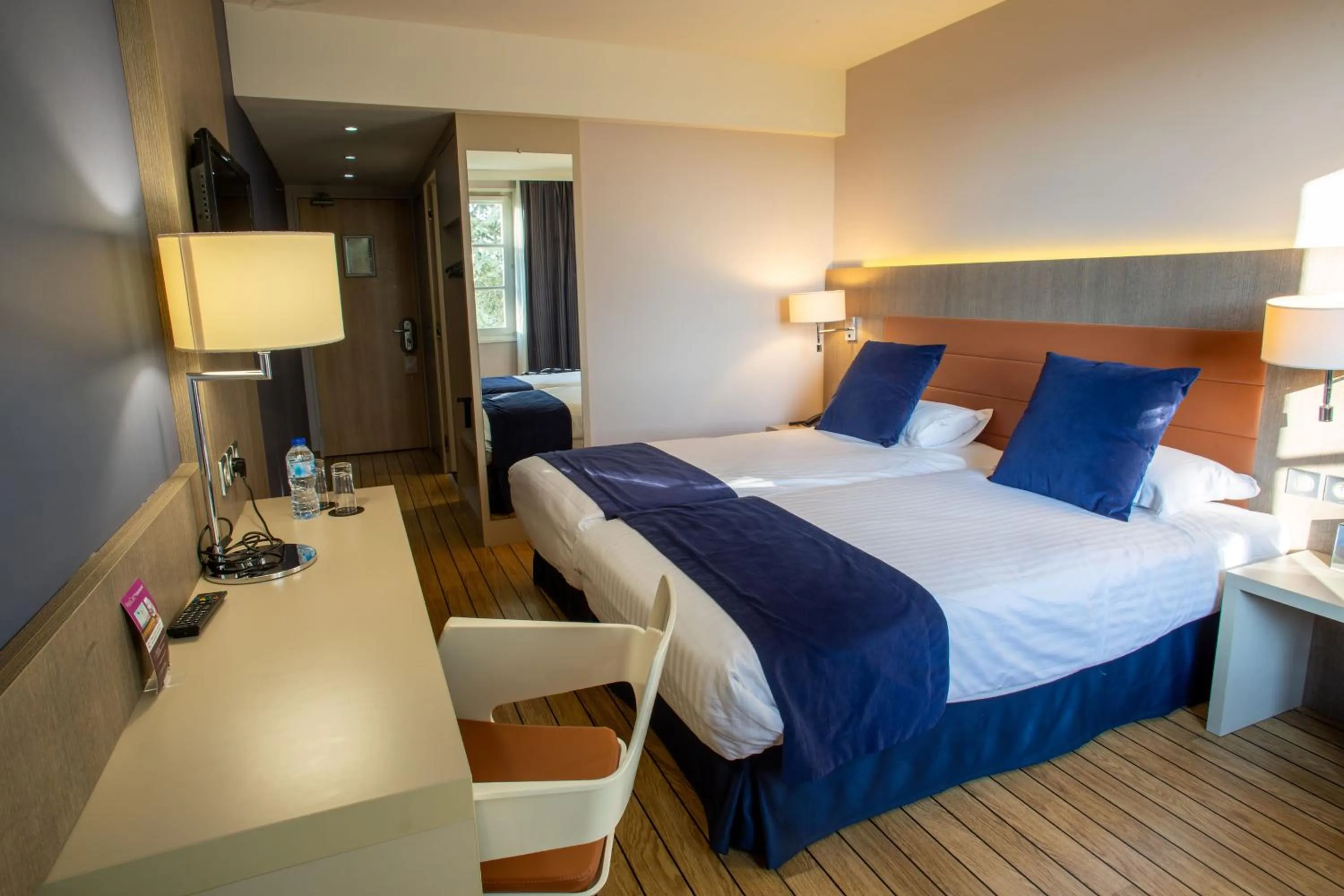 Bed in Logis Hôtel & Restaurant - Les Tuileries