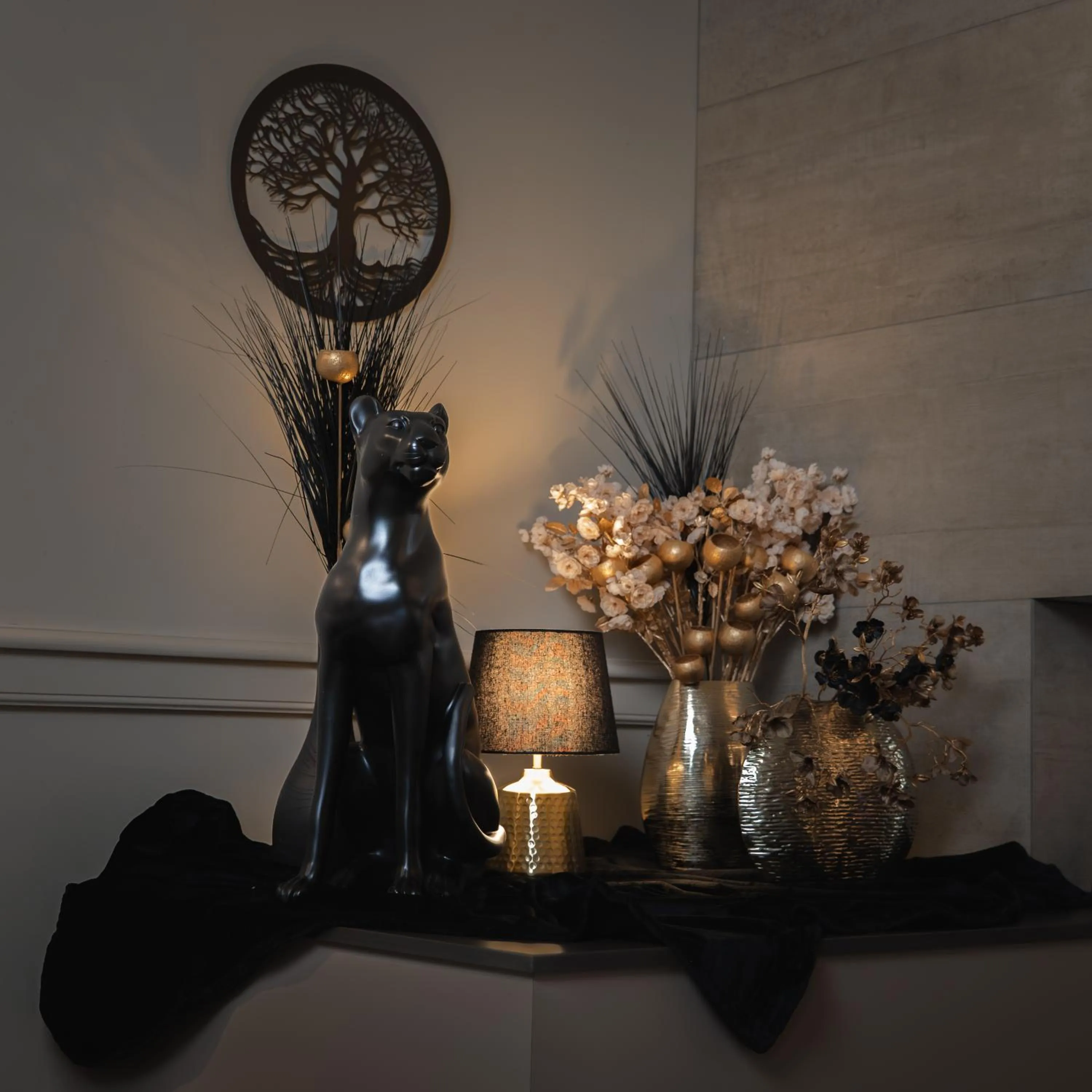 Lounge or bar in Logis Hôtel & Restaurant - Les Tuileries