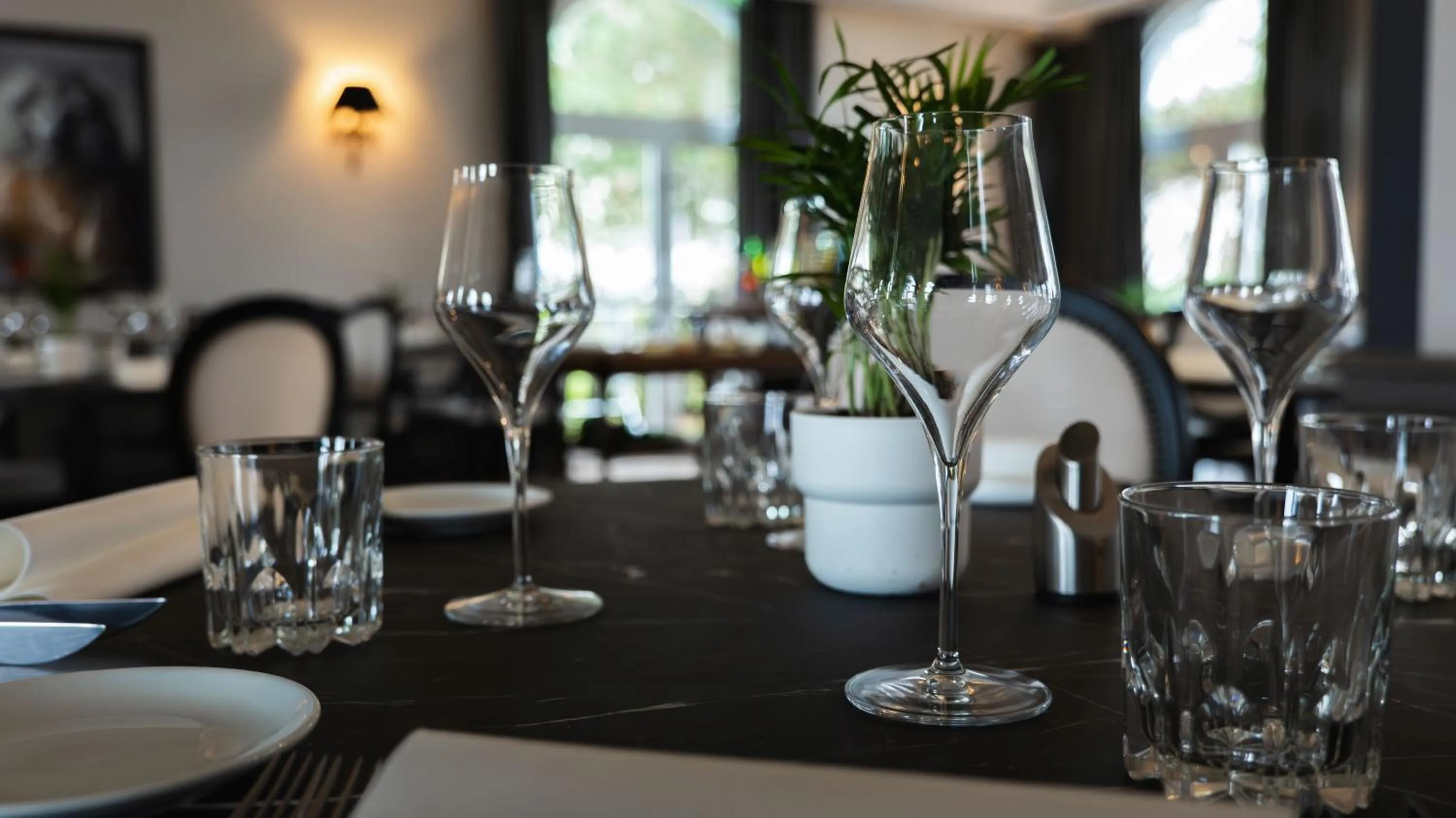 Restaurant/places to eat in Logis Hôtel & Restaurant - Les Tuileries