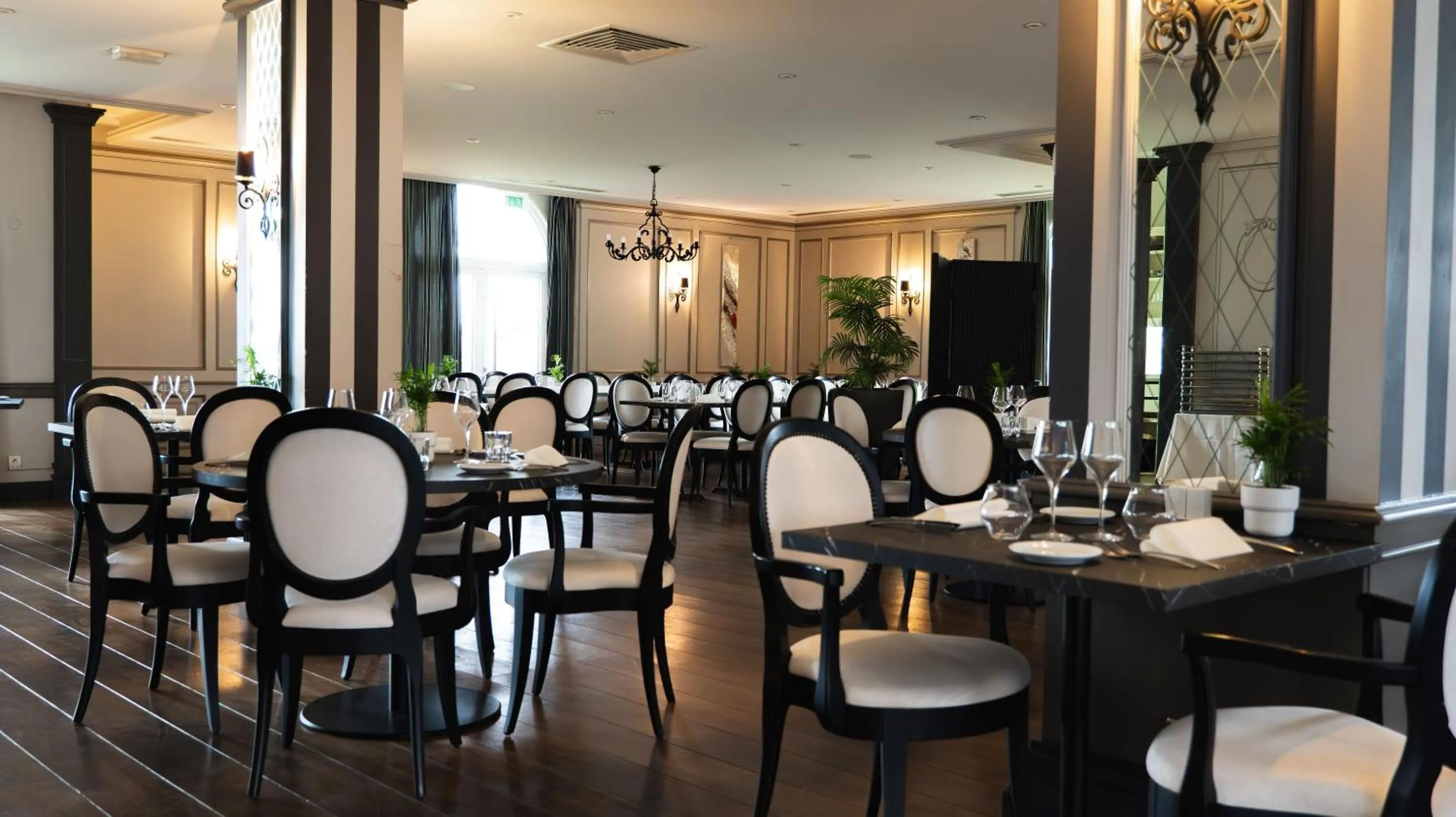 Logis Hôtel & Restaurant - Les Tuileries