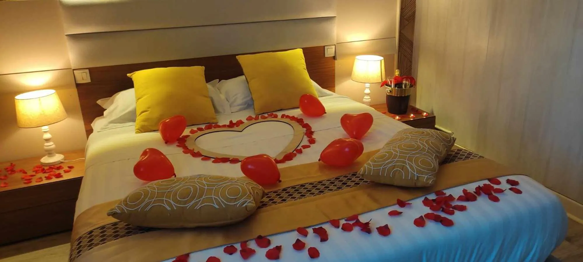 Property building, Bed in Hotel Belle Vue