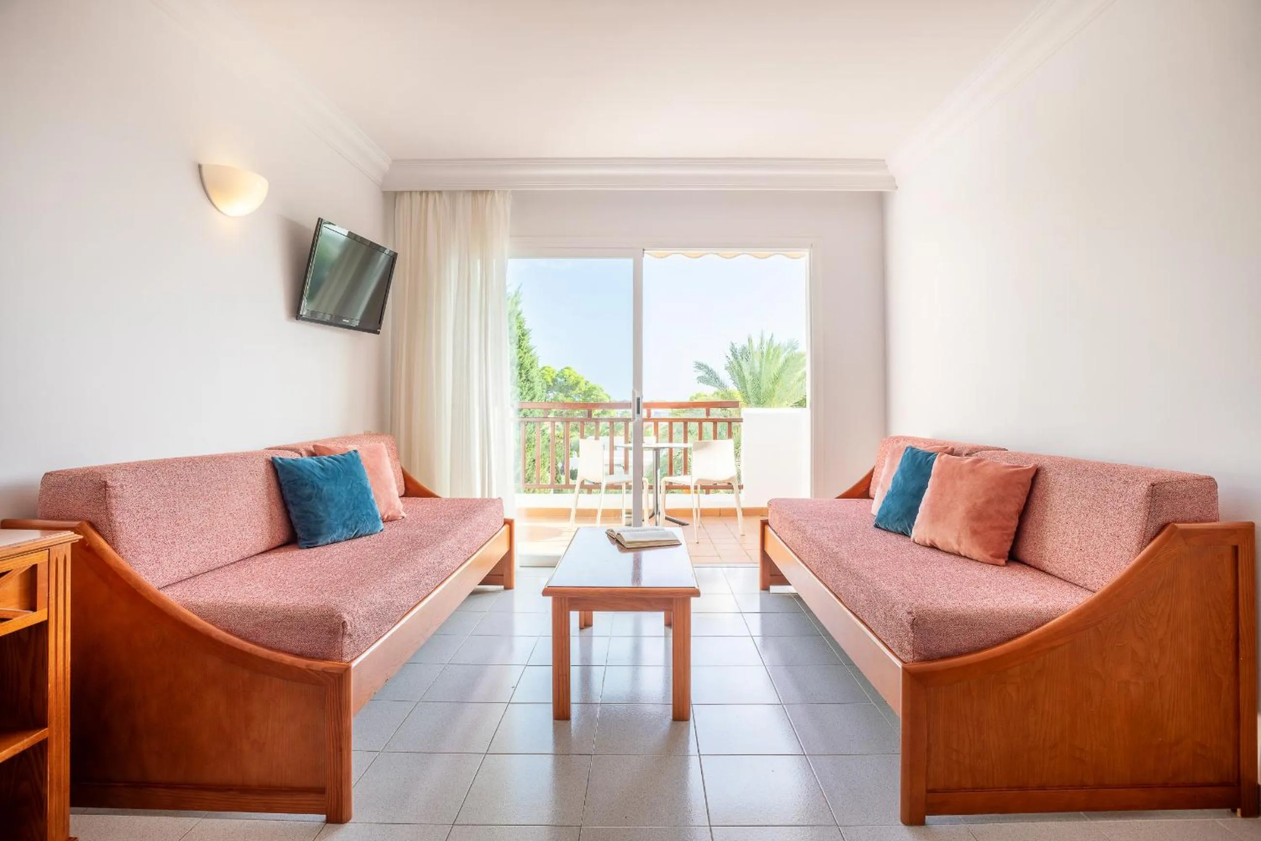 Decorative detail in Inturotel Esmeralda Garden