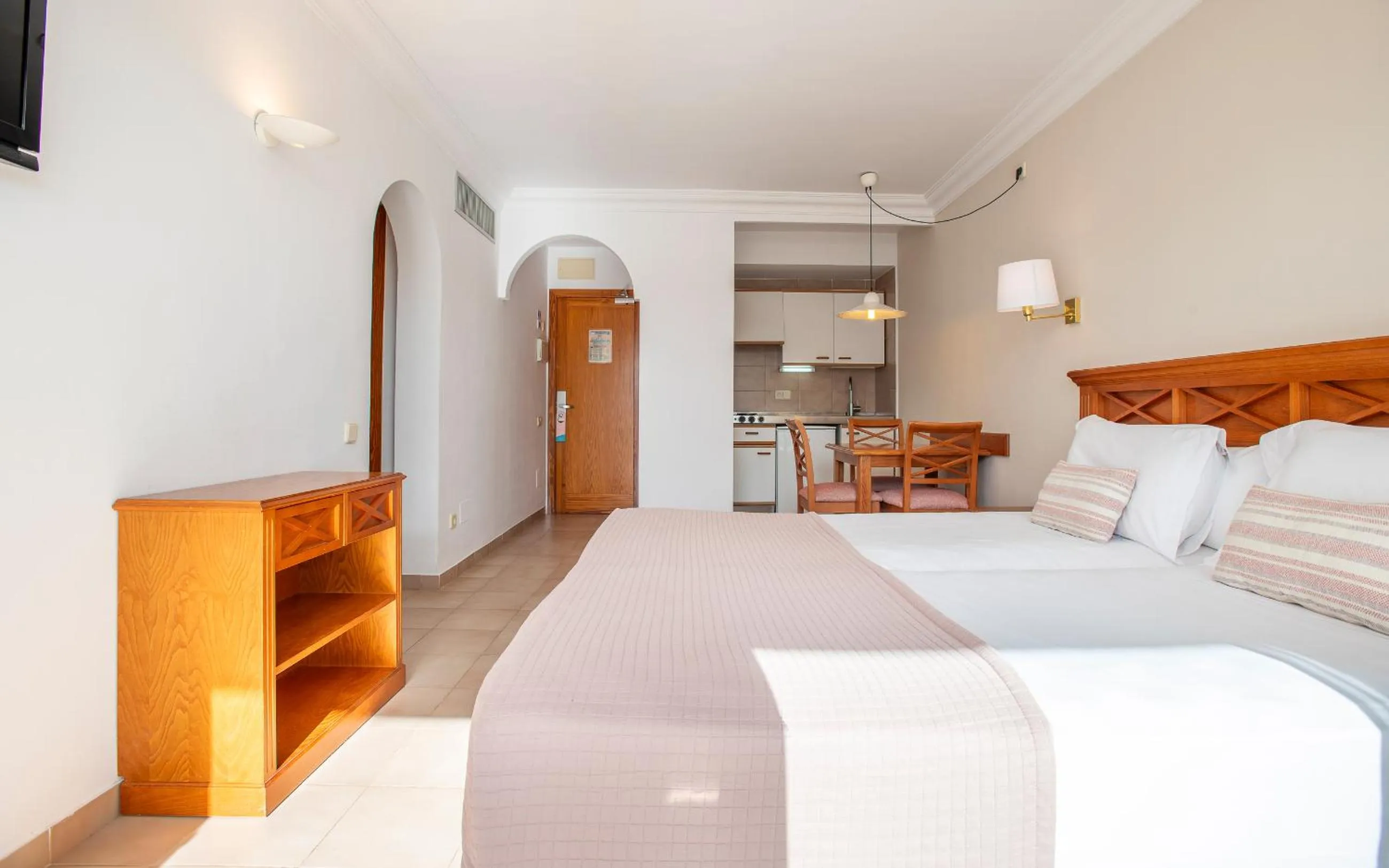 Decorative detail, Bed in Inturotel Cala Azul