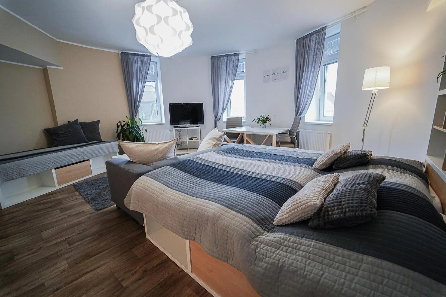 Bedroom, Bed in Kampus Palace