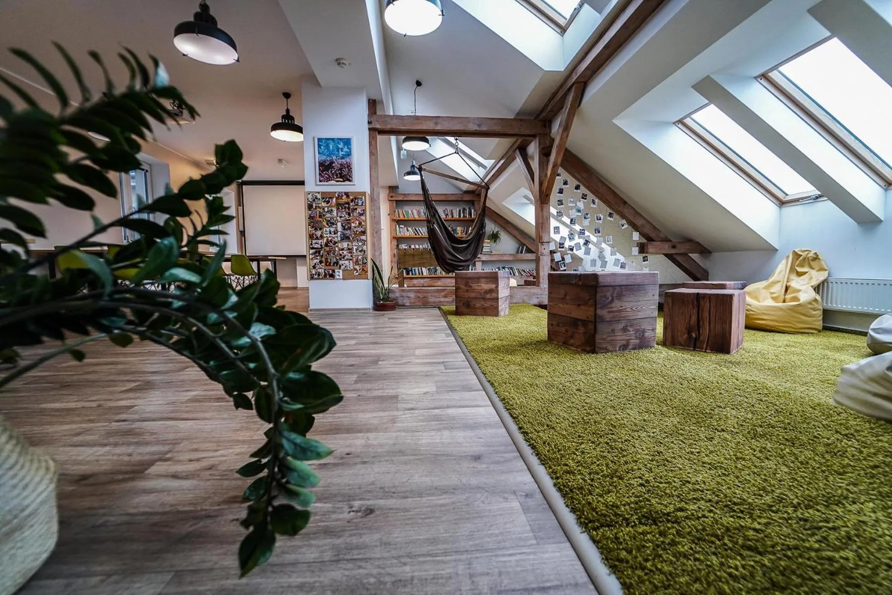 Communal lounge/ TV room in Kampus Palace