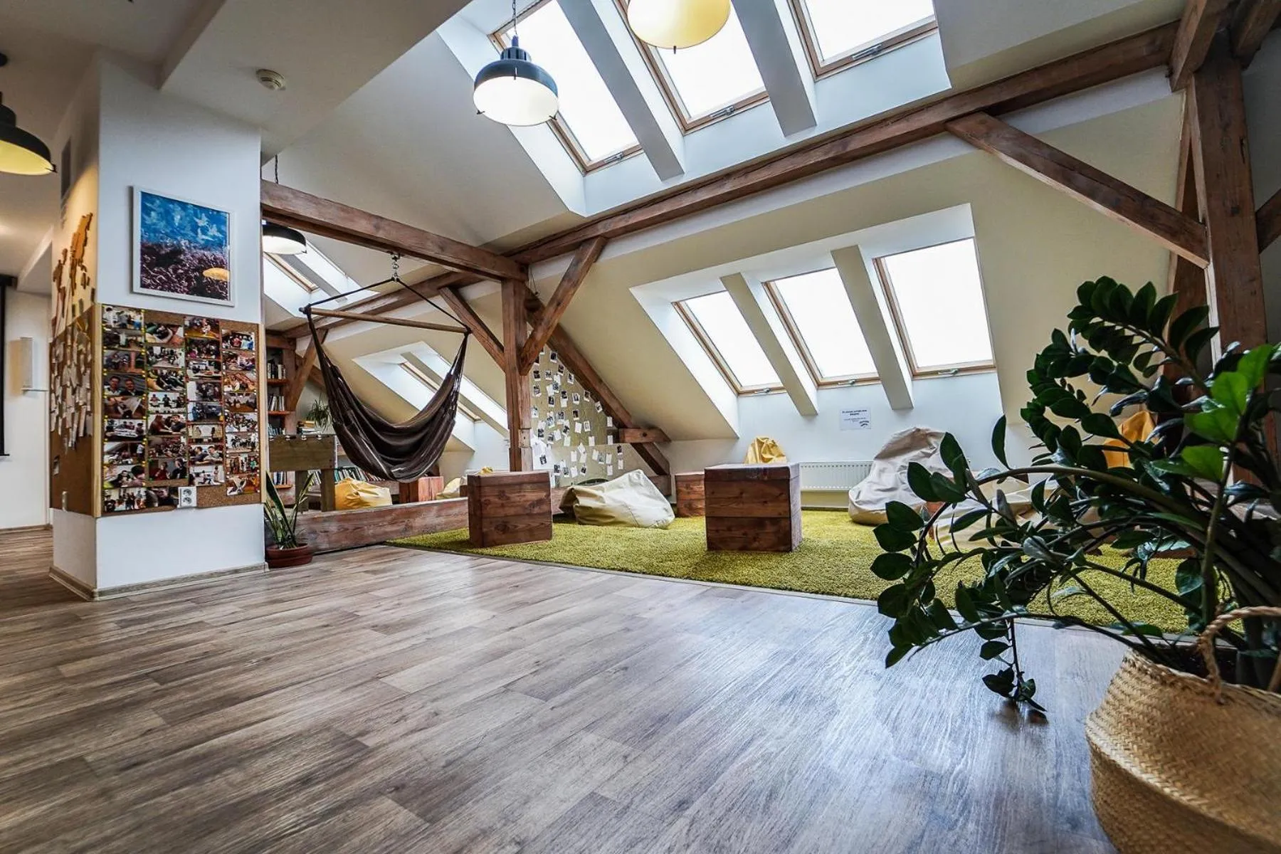 Communal lounge/ TV room in Kampus Palace