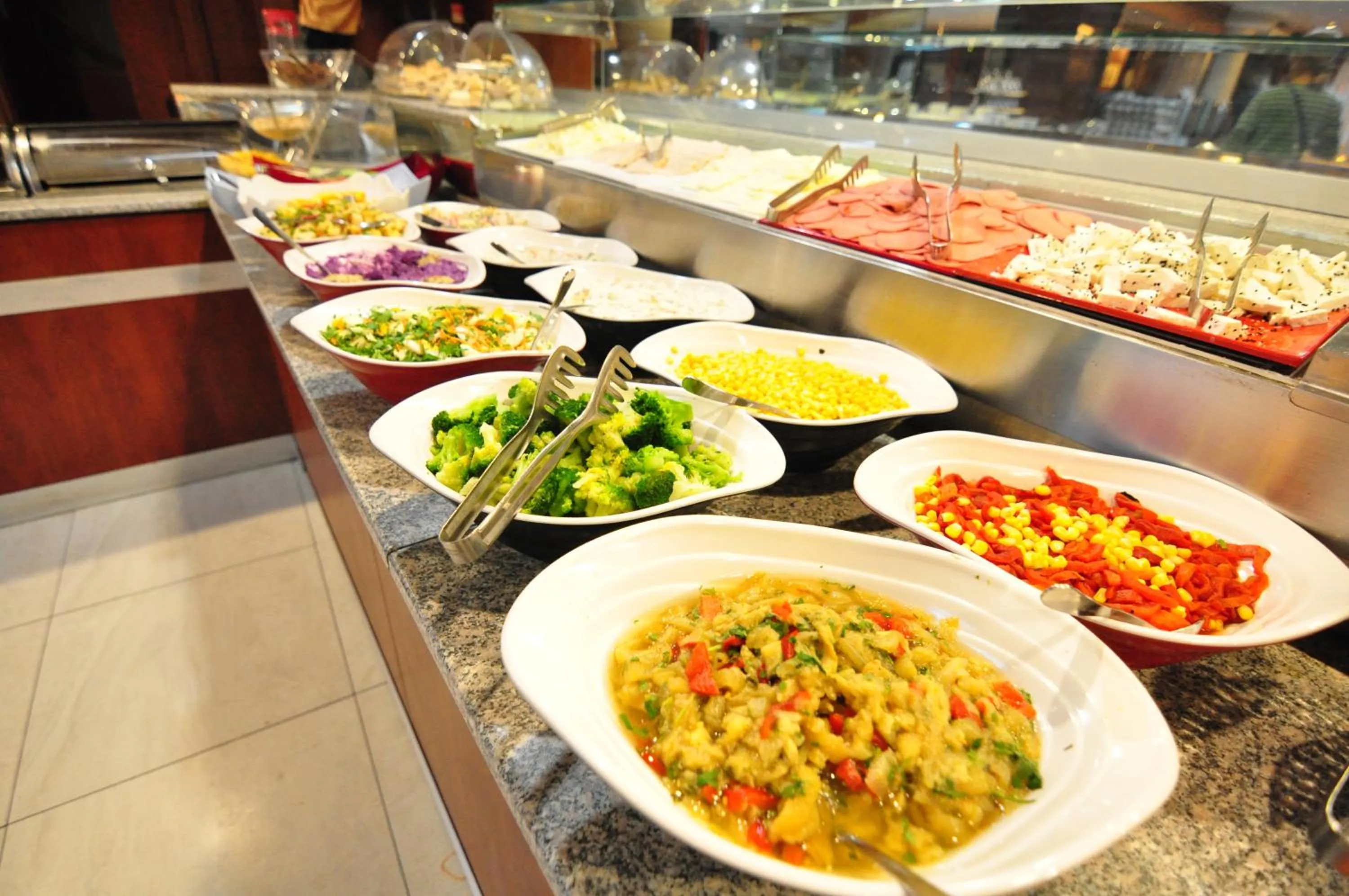 Buffet breakfast in Hotel Buyuk Sahinler