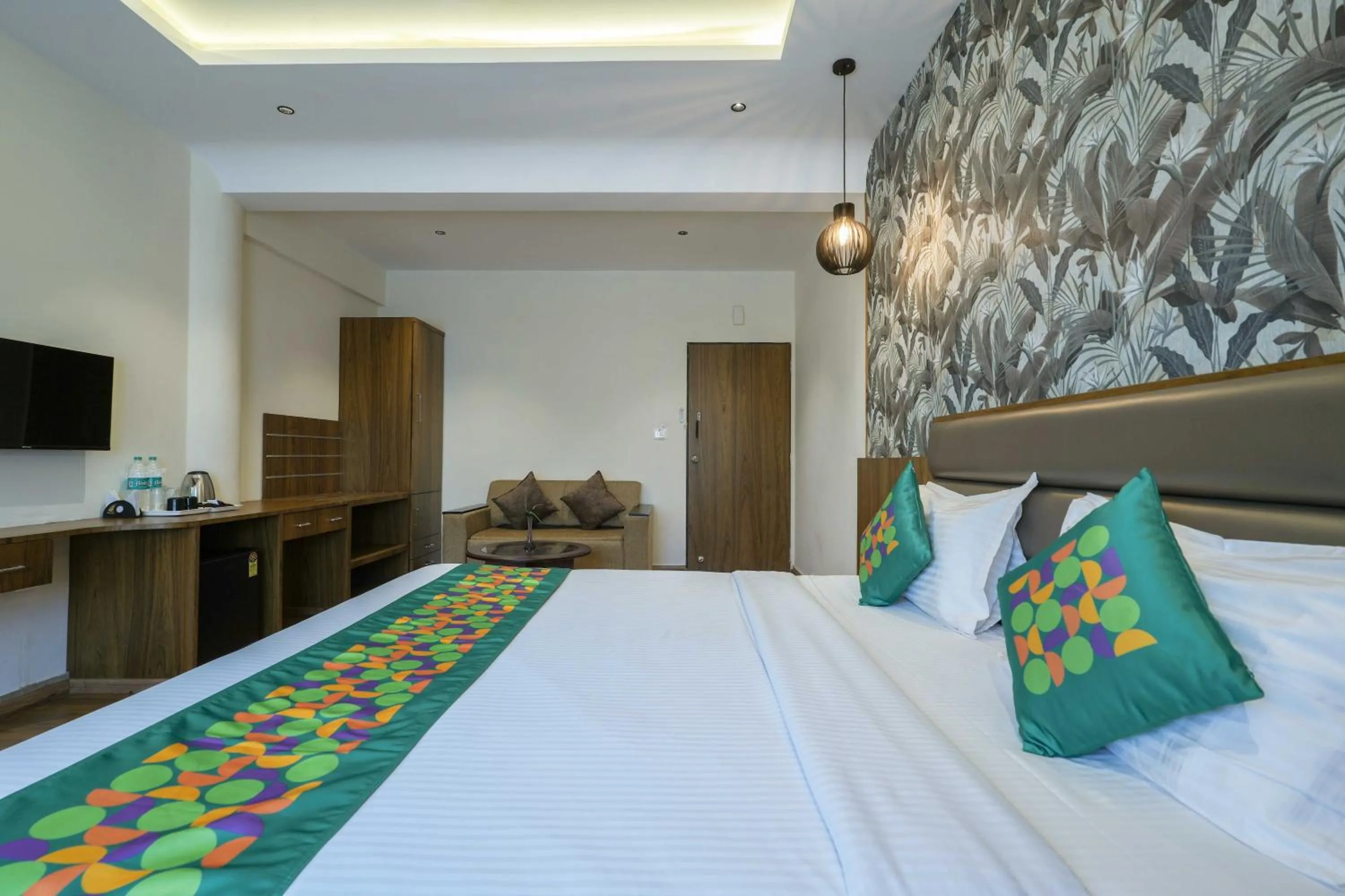 Bedroom, Bed in Treebo Pappilon Palace - PVS Circle