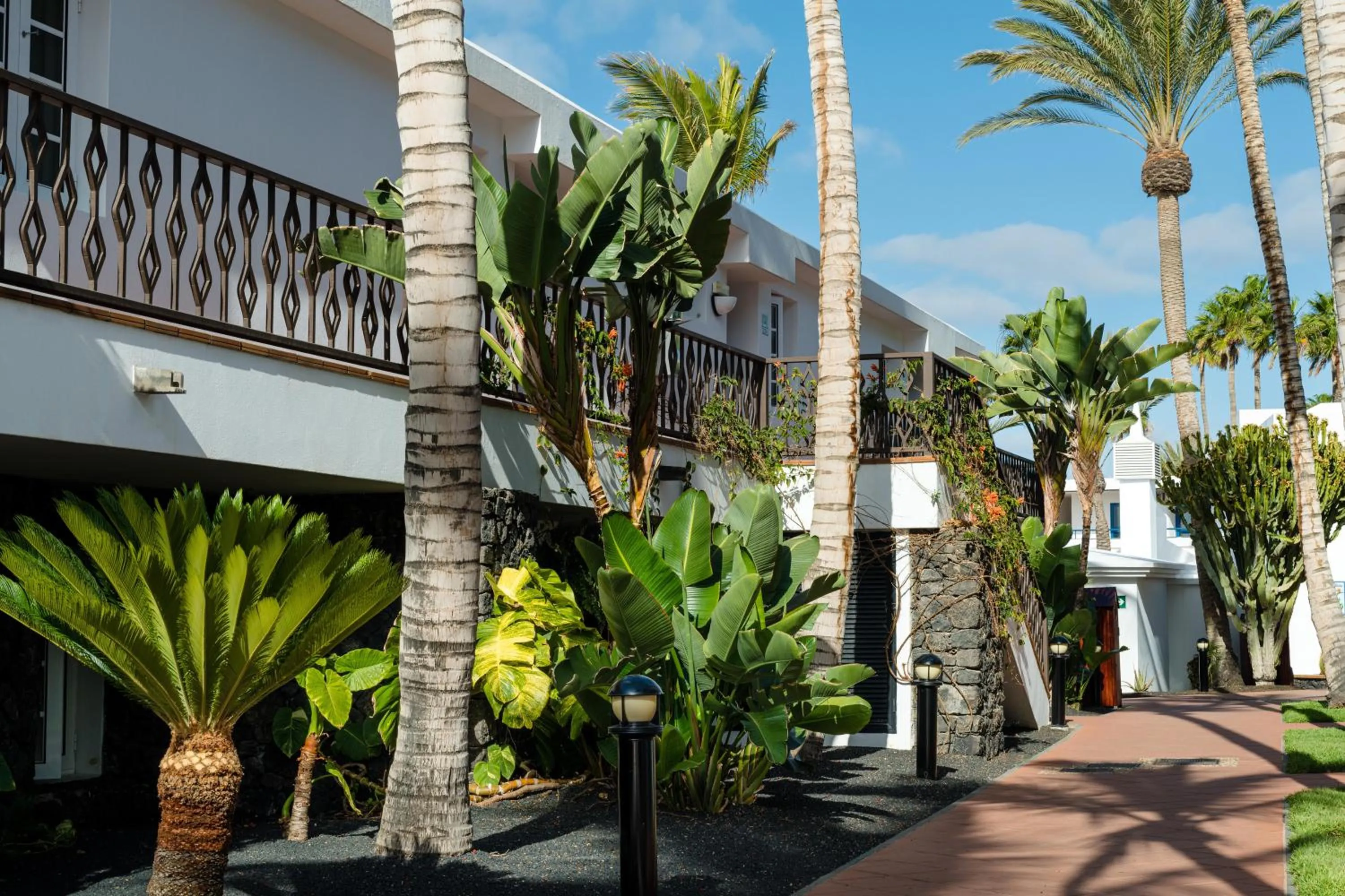 Property building in Plus Fariones Apartamentos