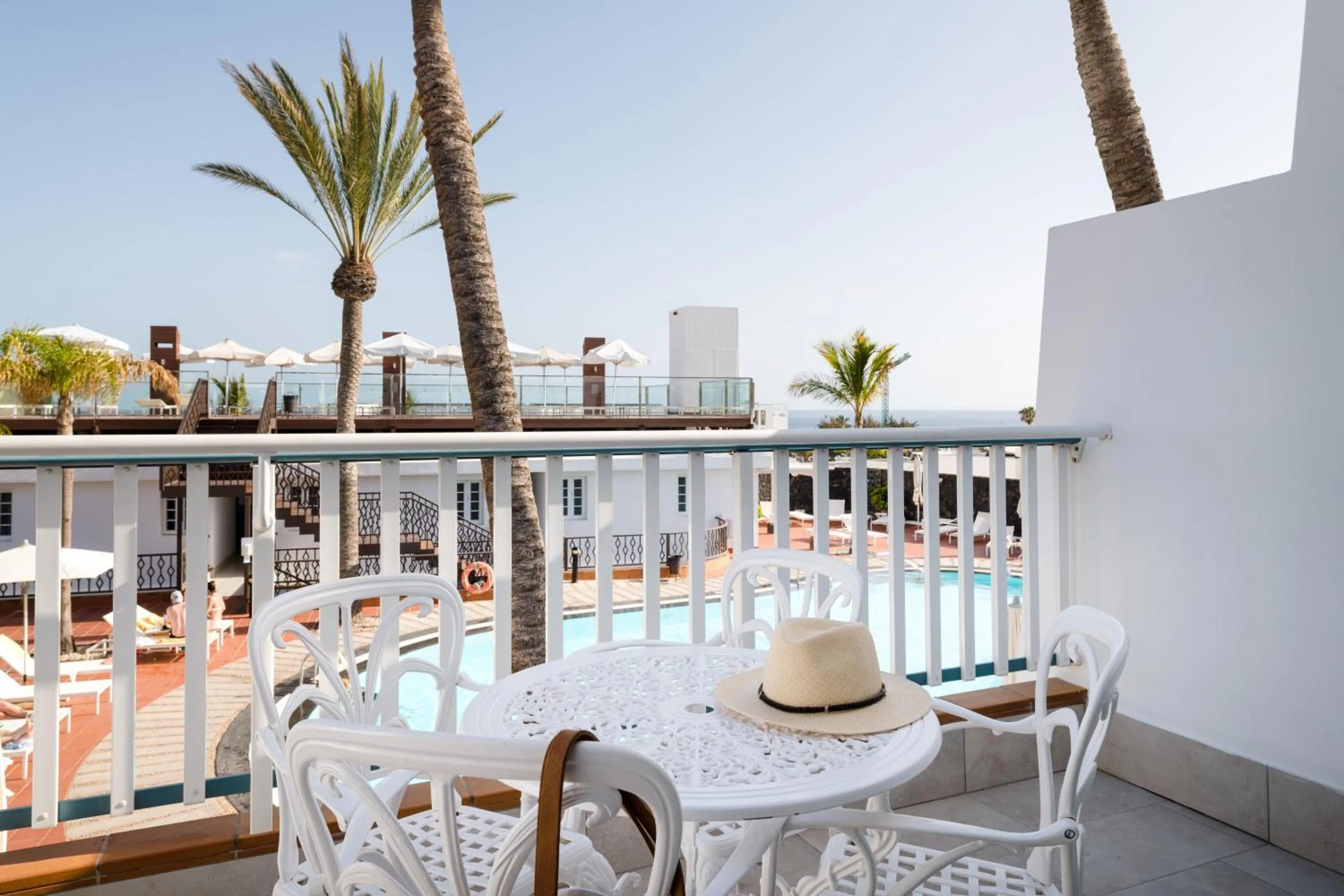 Photo of the whole room in Plus Fariones Apartamentos