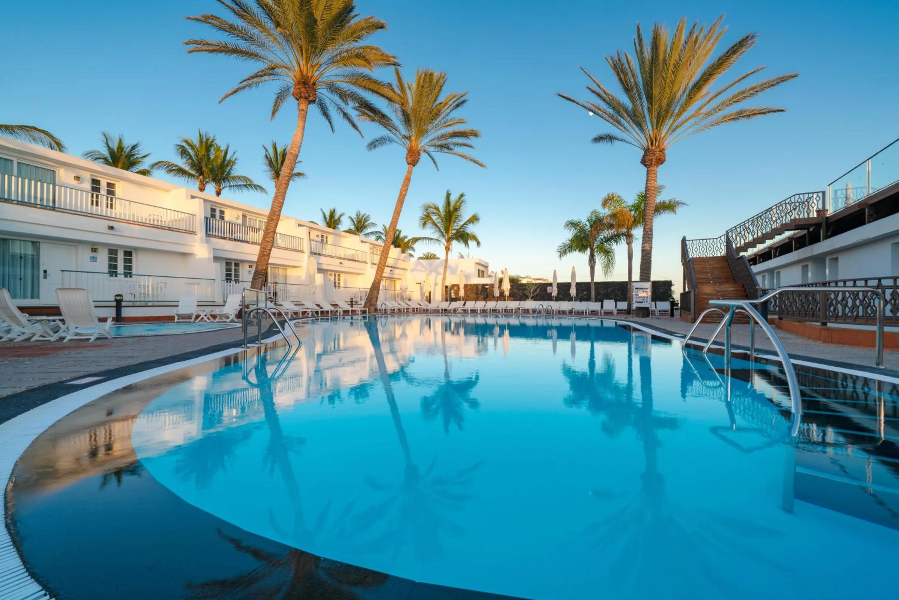 Swimming pool in Plus Fariones Apartamentos