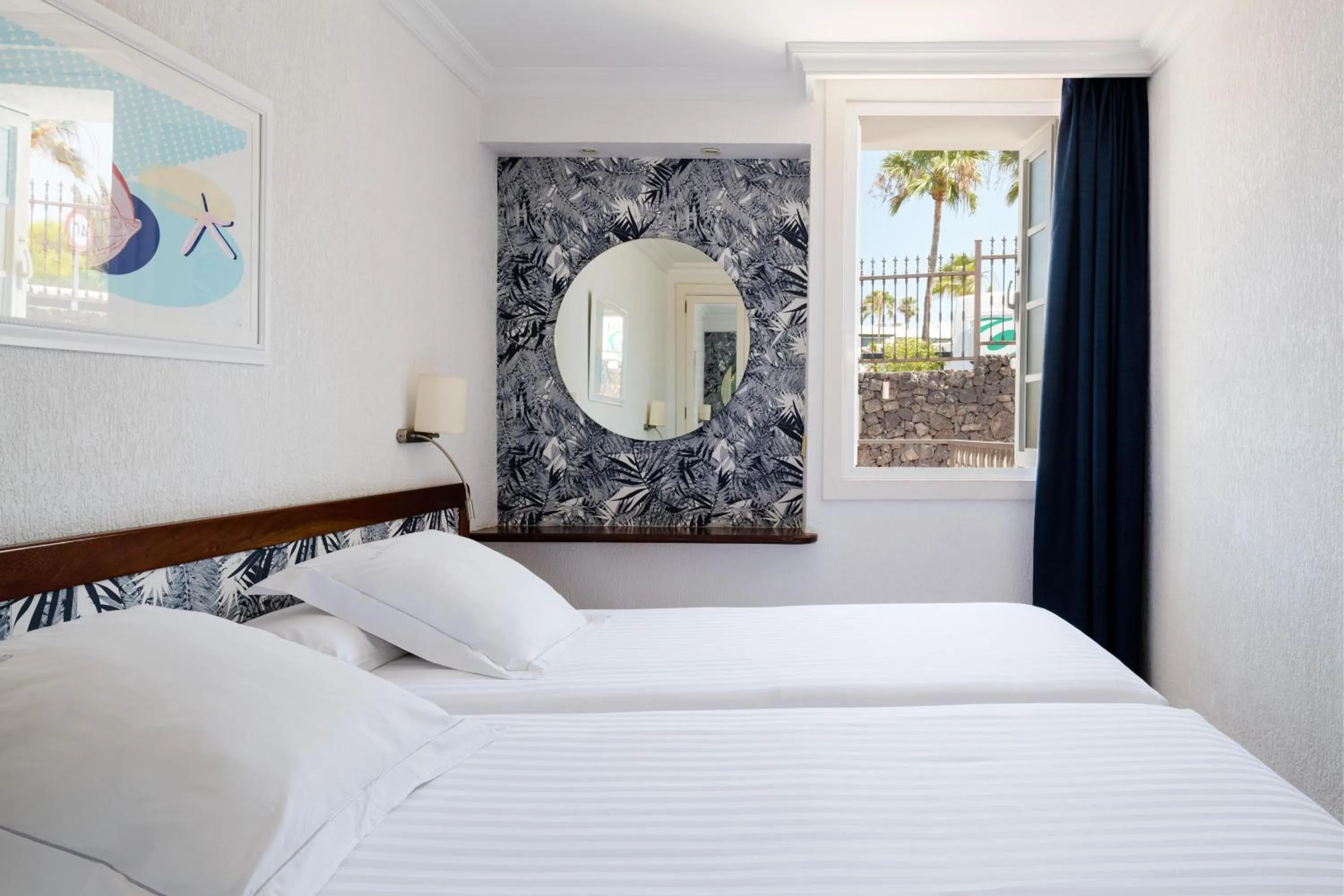 Photo of the whole room, Bed in Plus Fariones Apartamentos