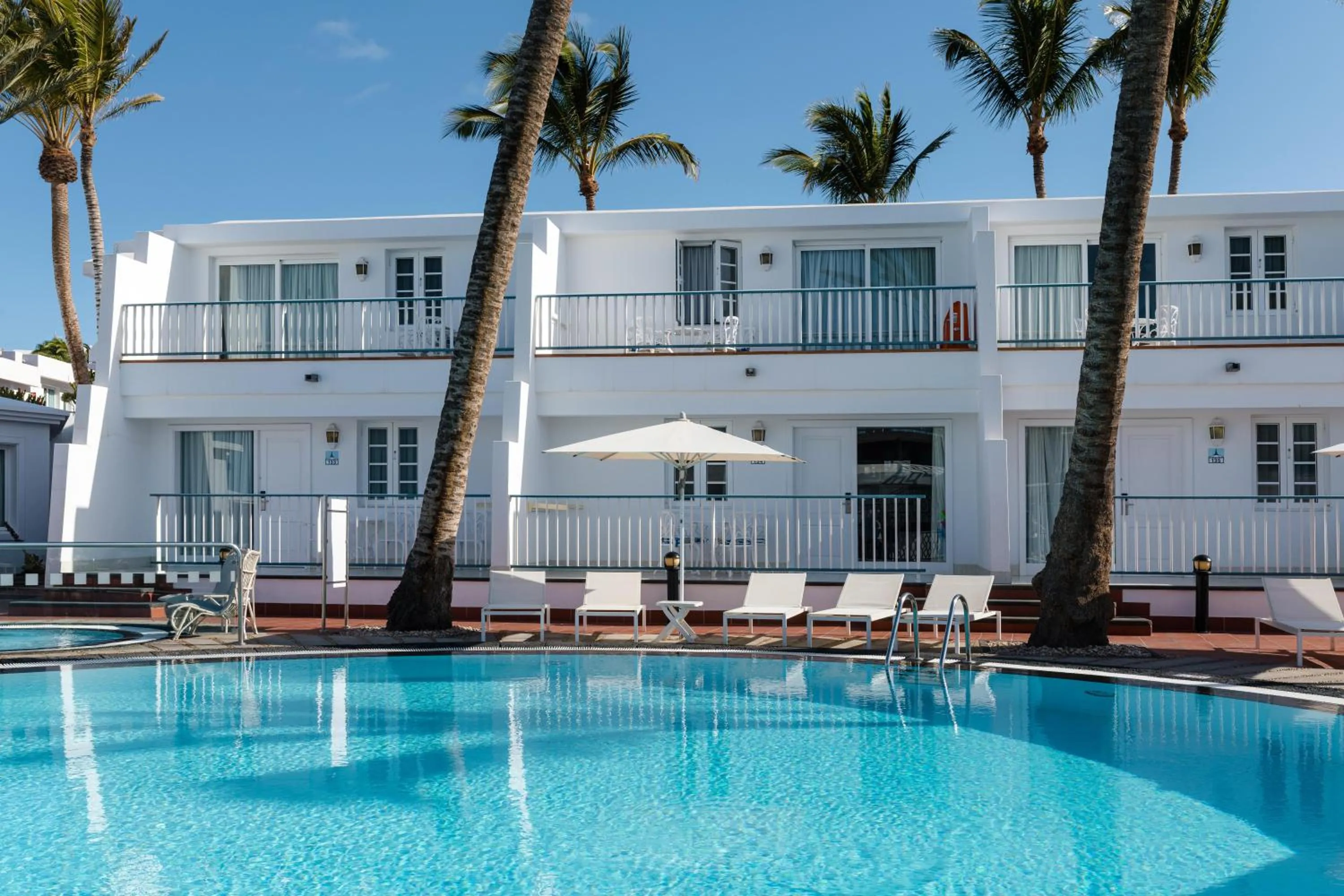 Photo of the whole room in Plus Fariones Apartamentos