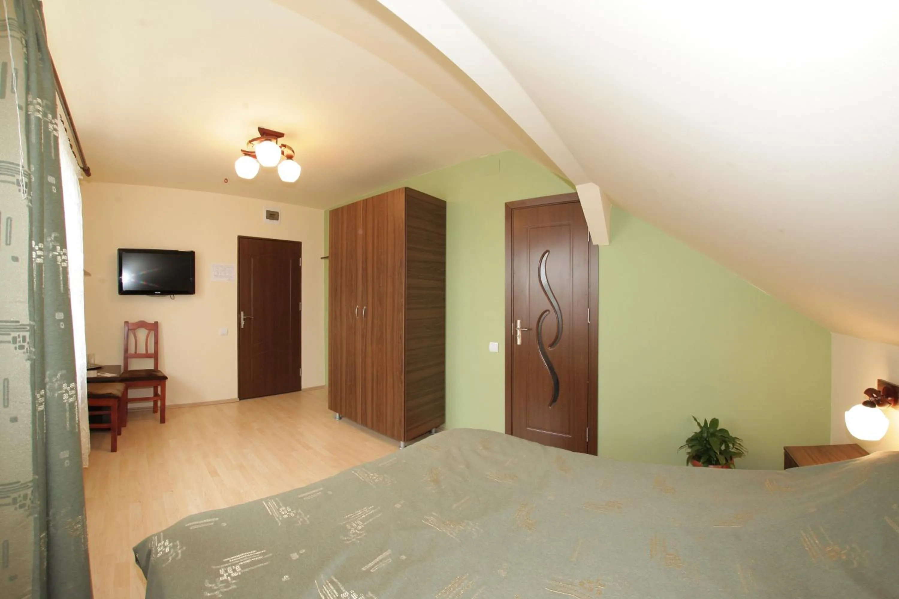 Photo of the whole room, Bed in Pensiunea Muresul