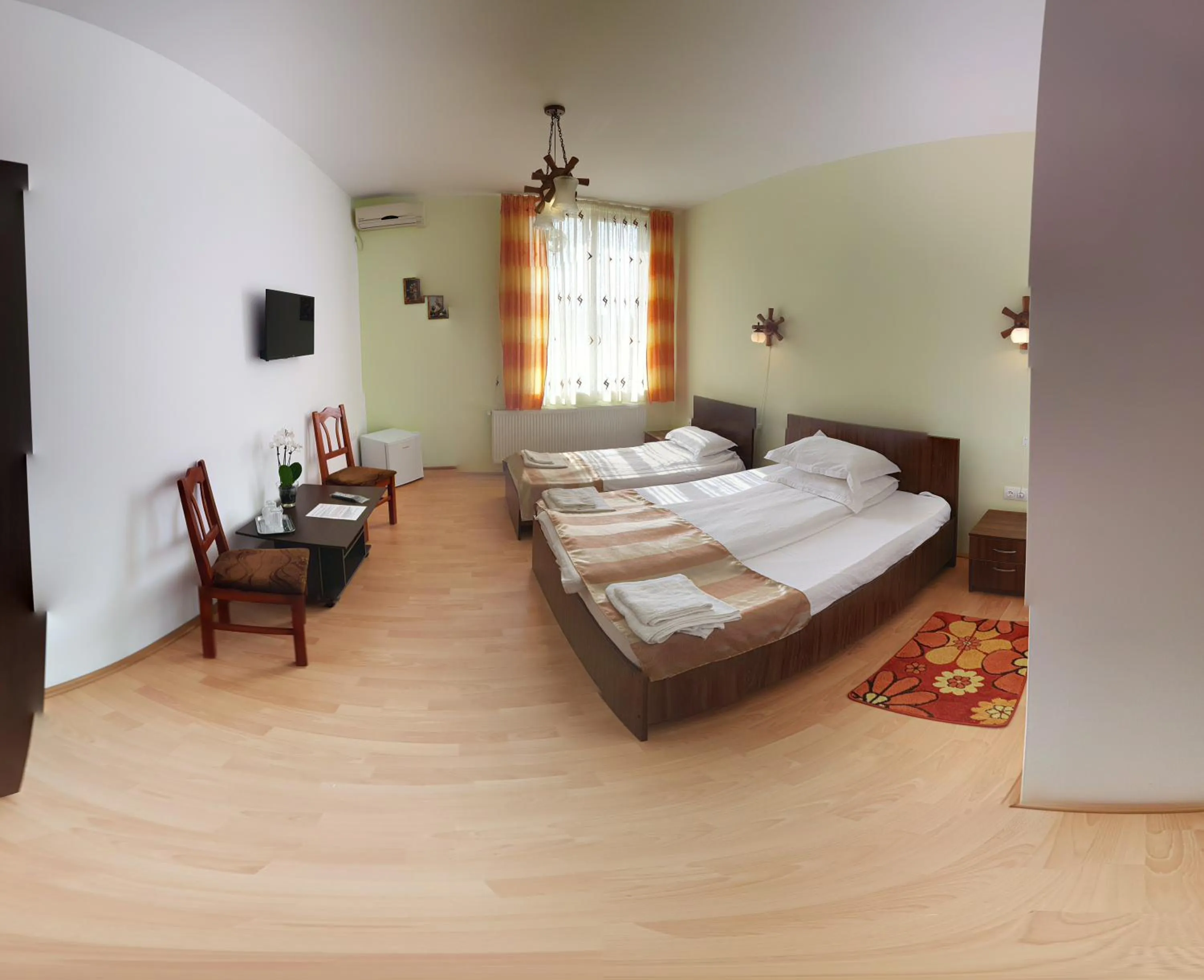 Property building, Bed in Pensiunea Muresul