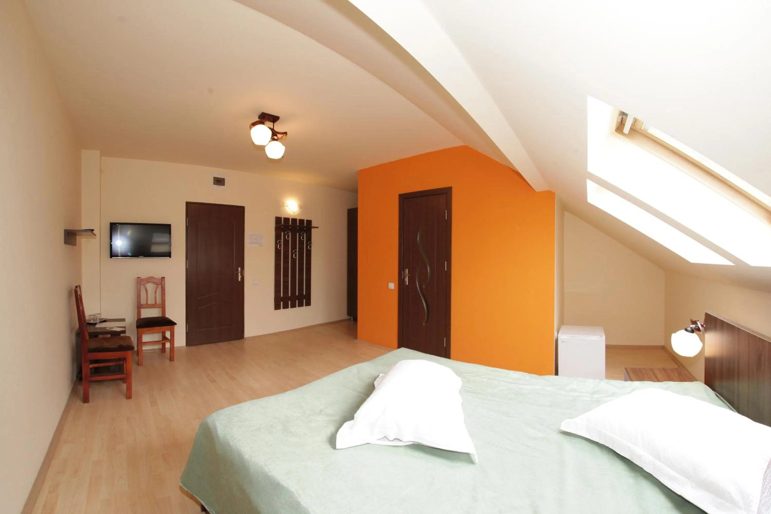 Photo of the whole room, Bed in Pensiunea Muresul