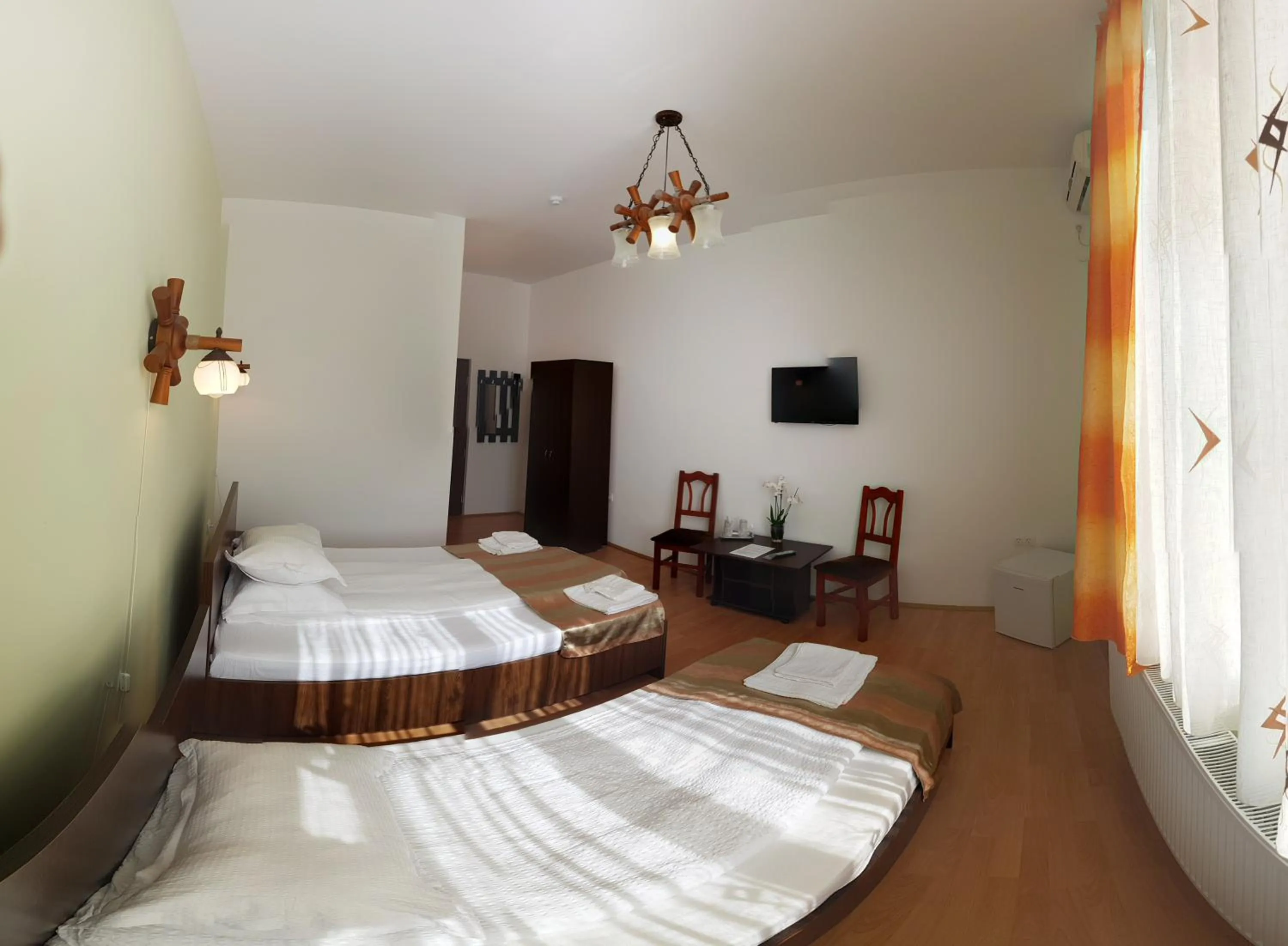 Property building, Bed in Pensiunea Muresul