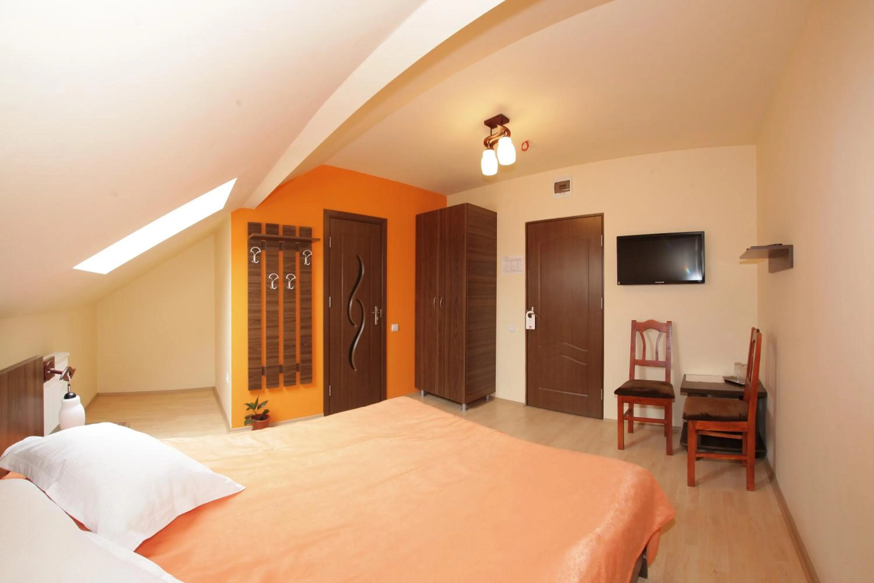 Photo of the whole room, Bed in Pensiunea Muresul