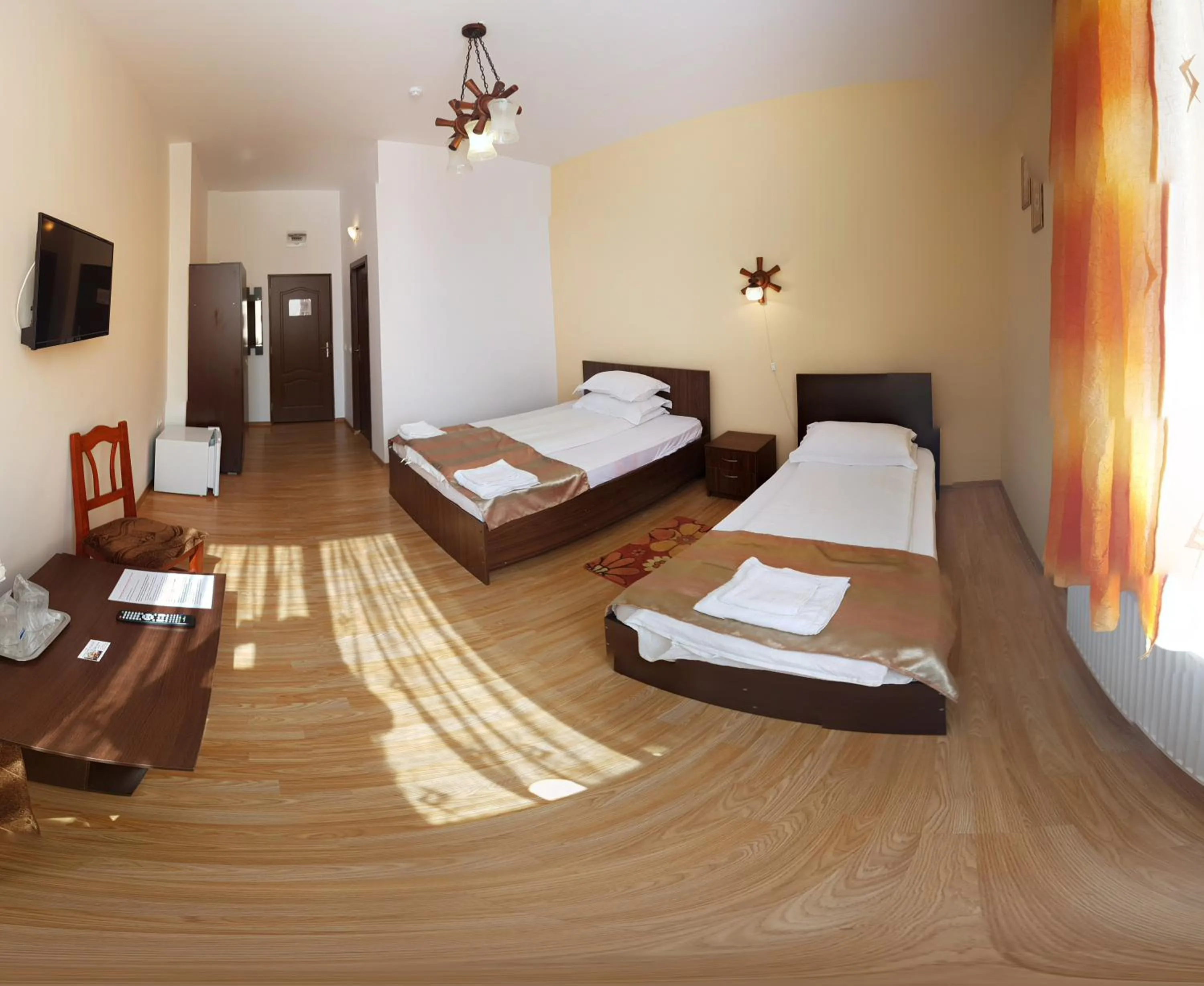 Property building, Bed in Pensiunea Muresul