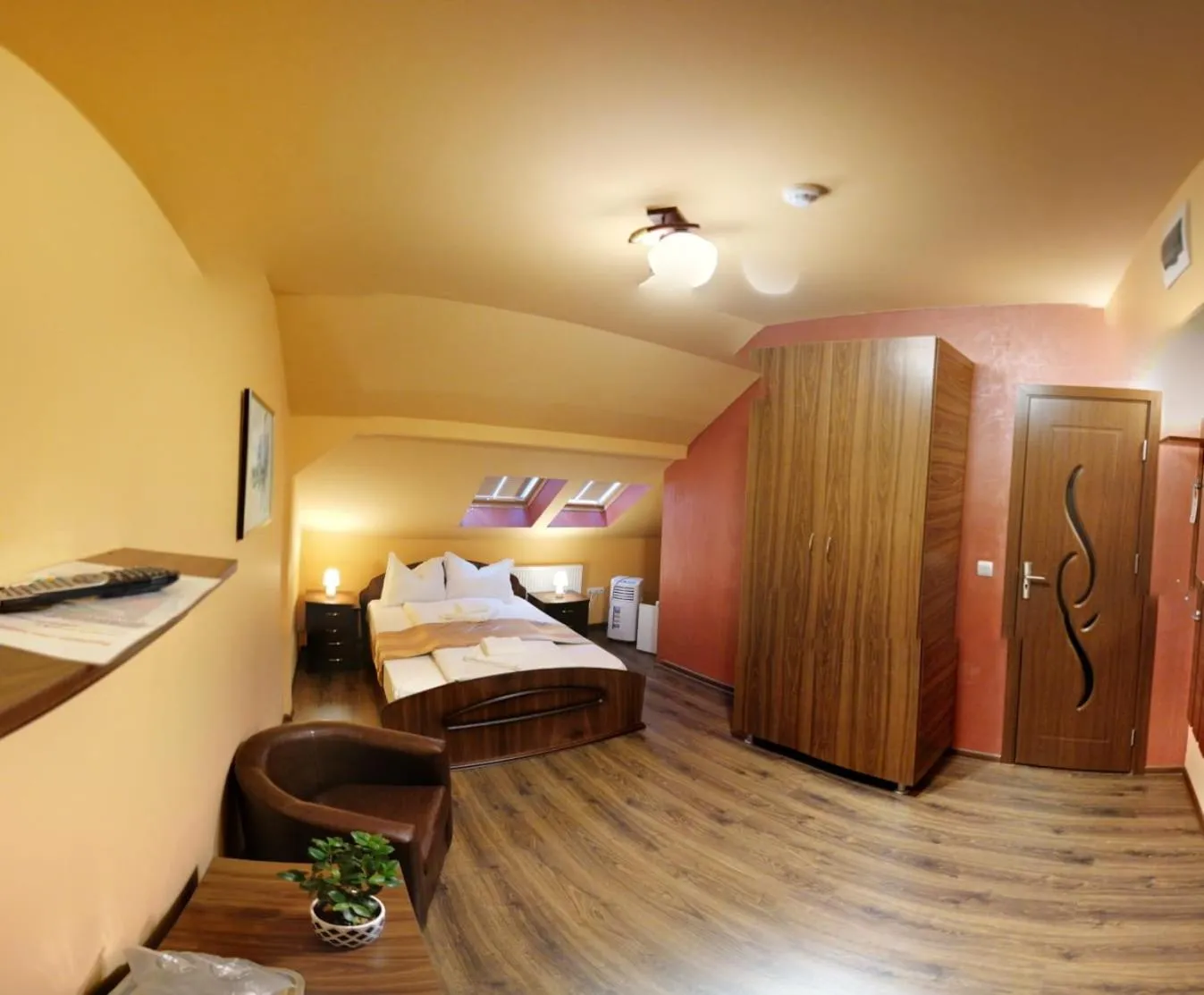 Bed in Pensiunea Muresul