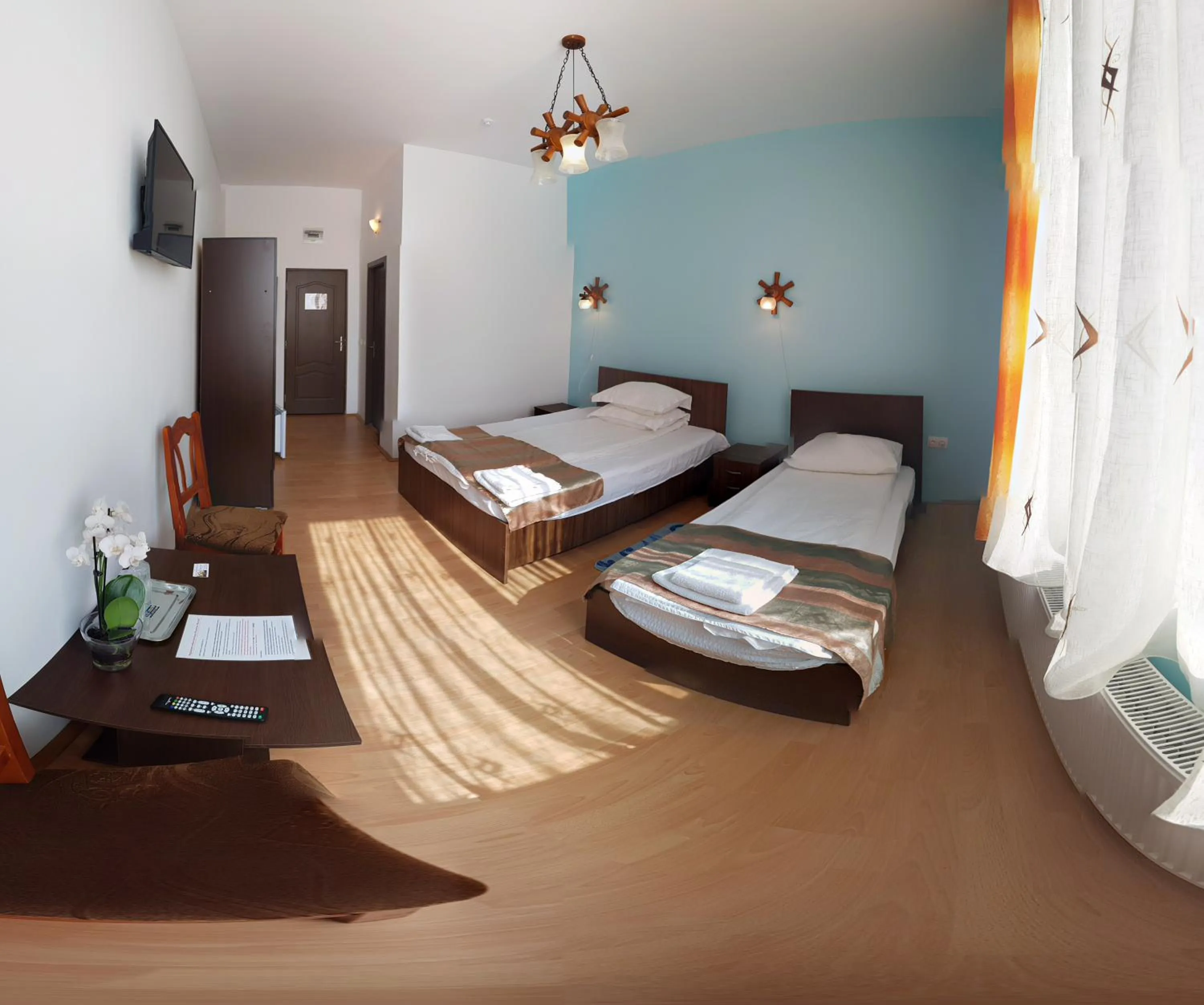 Property building, Bed in Pensiunea Muresul