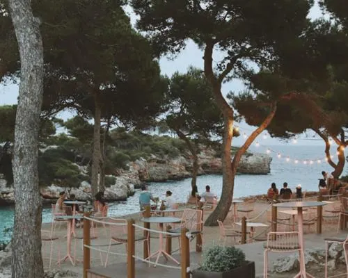 Food and drinks in Inturotel Cala Esmeralda Beach Hotel & Spa - Adults Only