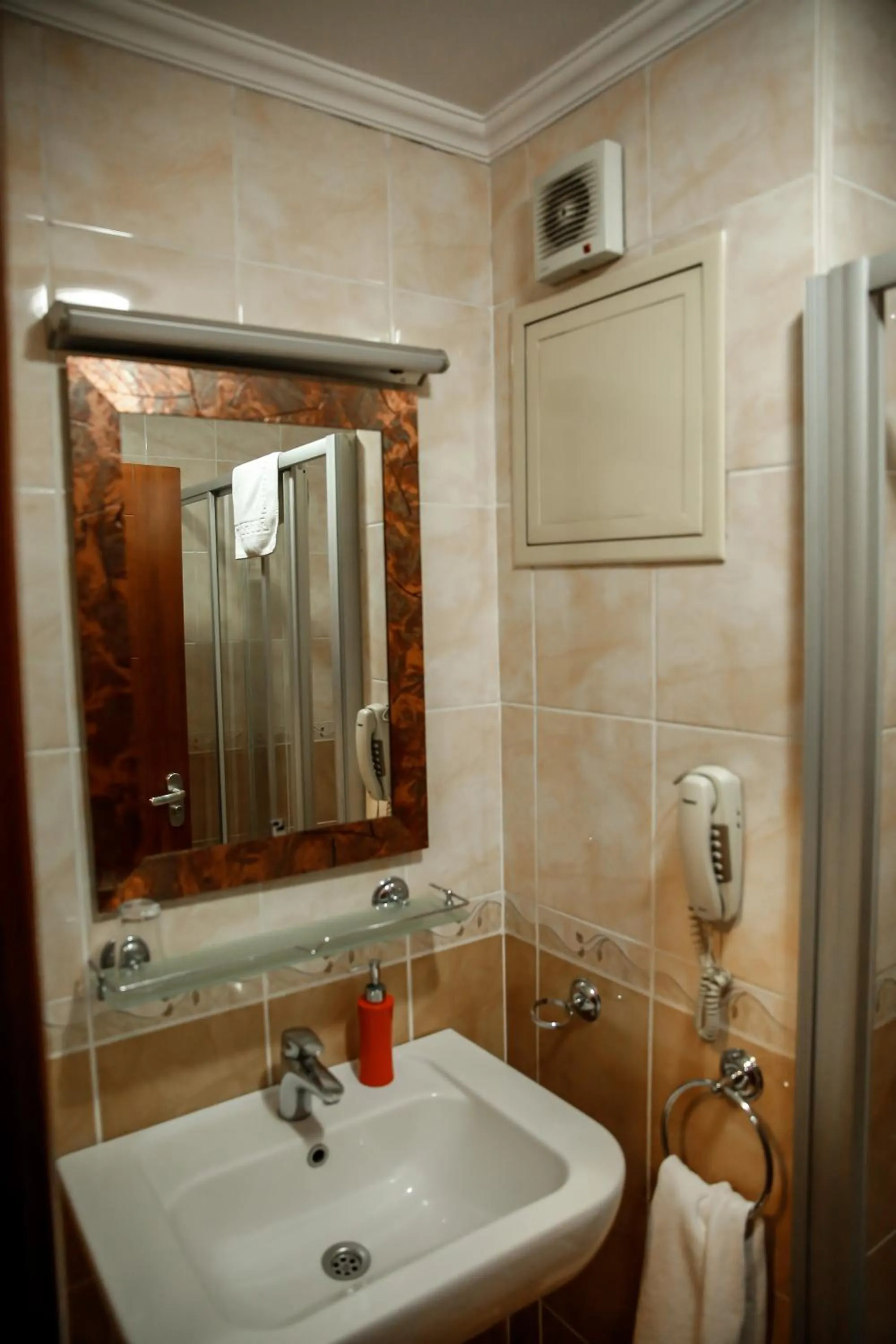 Bathroom in Yuksel Hotel