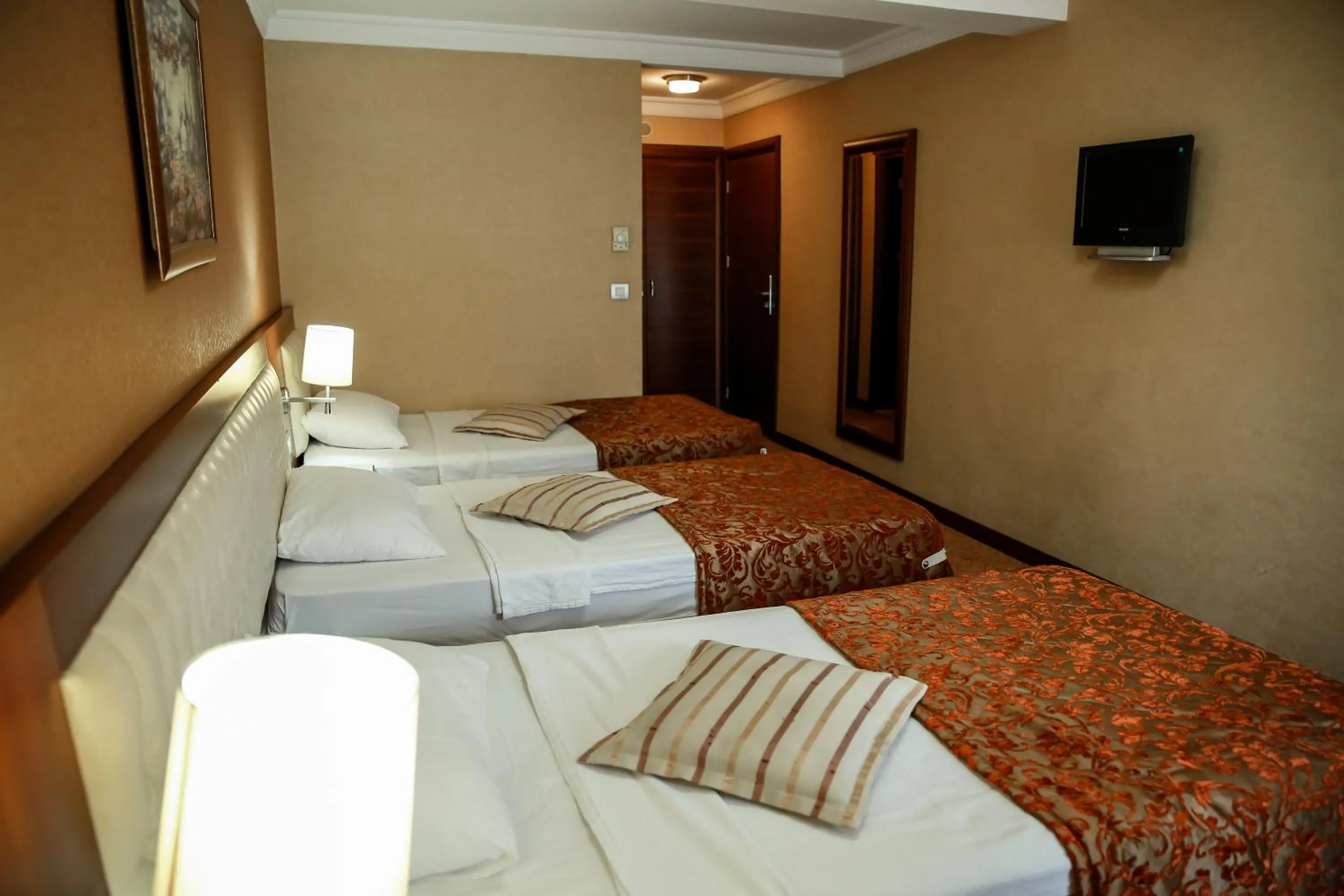 Photo of the whole room, Bed in Yuksel Hotel