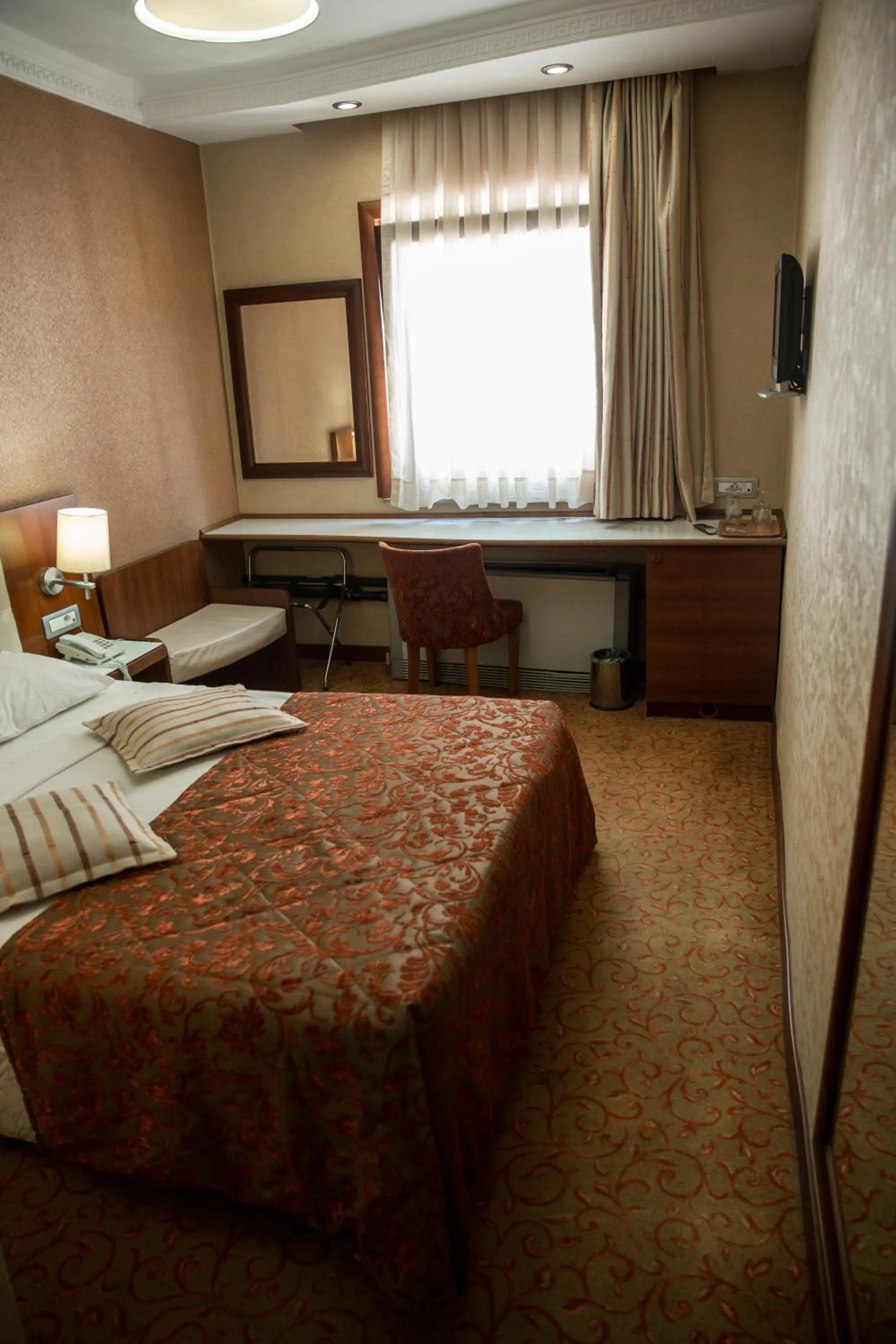 Photo of the whole room, Bed in Yuksel Hotel