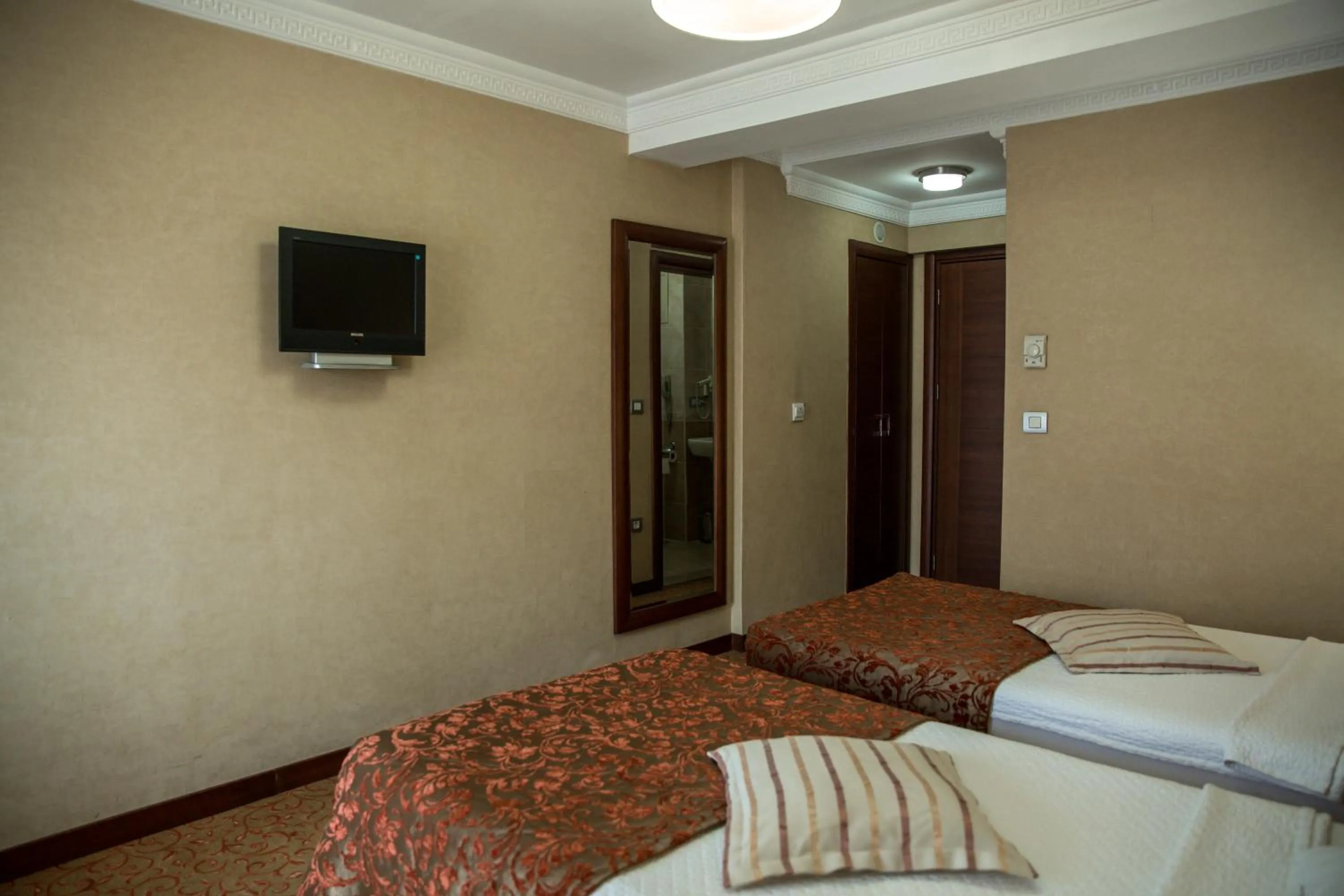 Bedroom, Bed in Yuksel Hotel