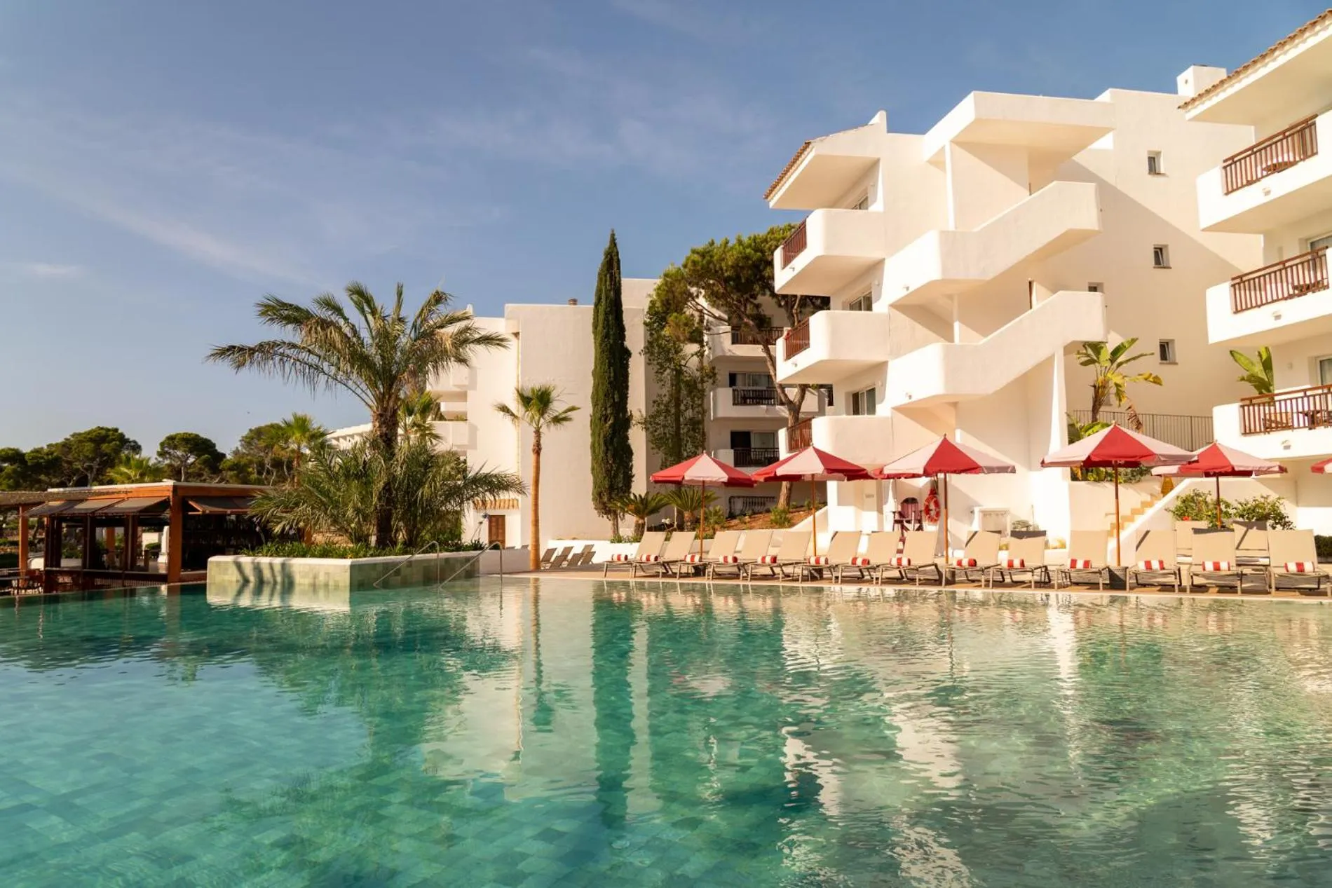 Swimming pool in Inturotel Esmeralda Park