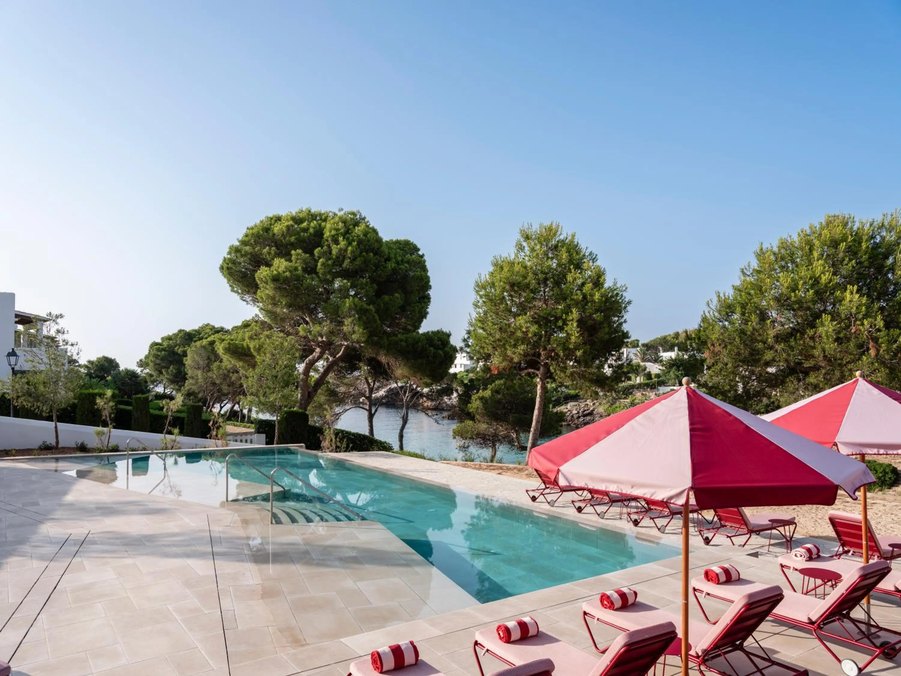 Swimming pool in Inturotel Esmeralda Park
