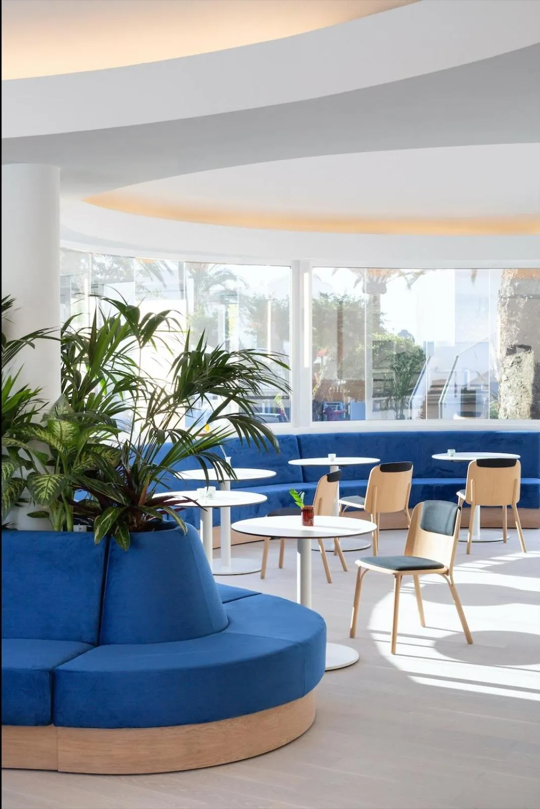 Restaurant/places to eat in Barcarola Club