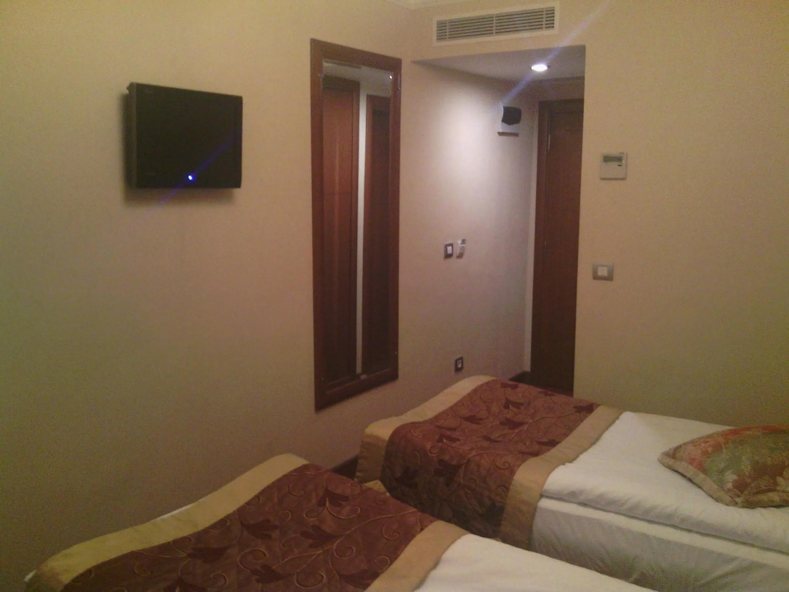 Photo of the whole room, Bed in Hotel Linda