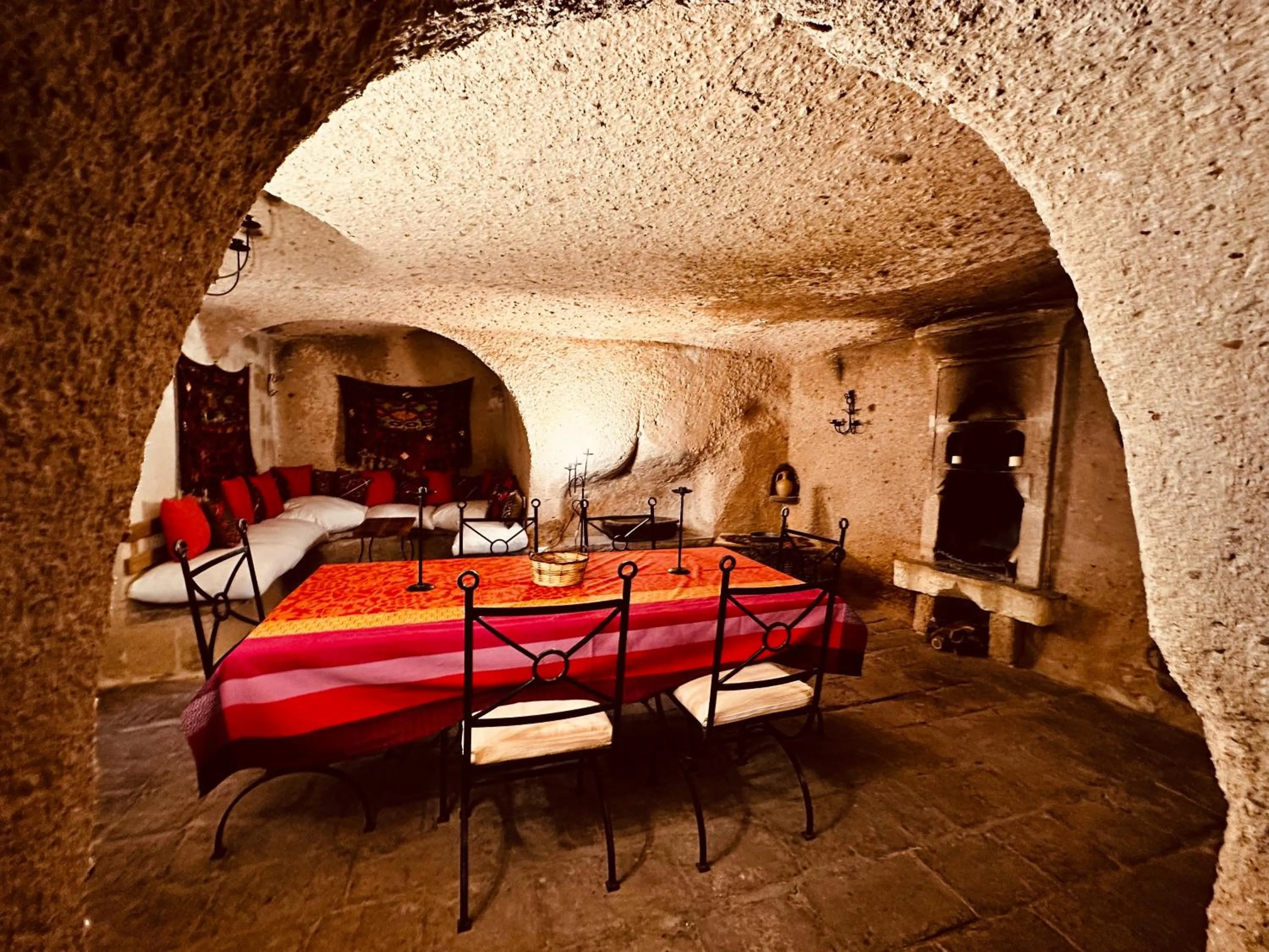 Living room, Bed in Les Maisons De Cappadoce