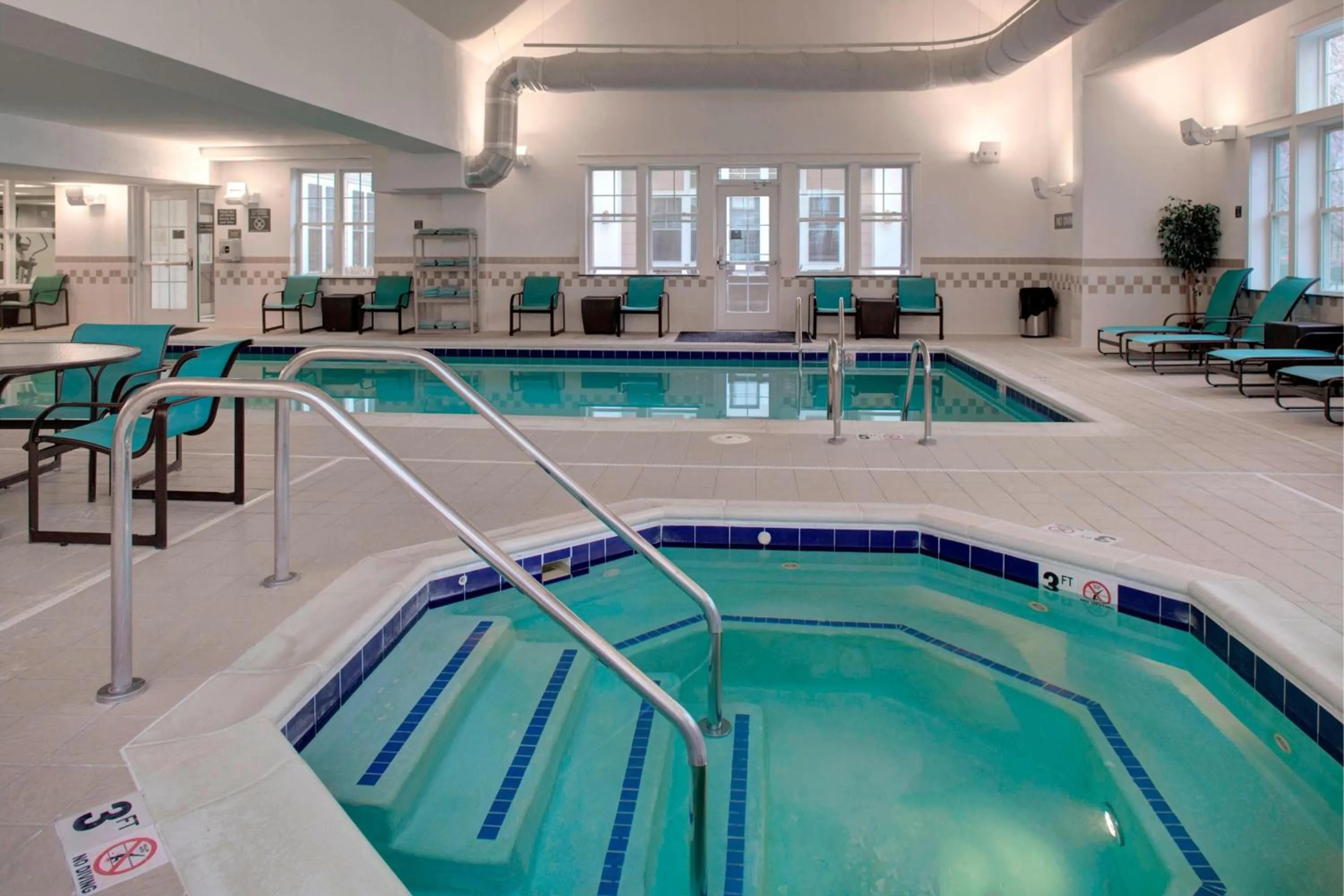 Swimming pool in Residence Inn by Marriott Richmond Chester