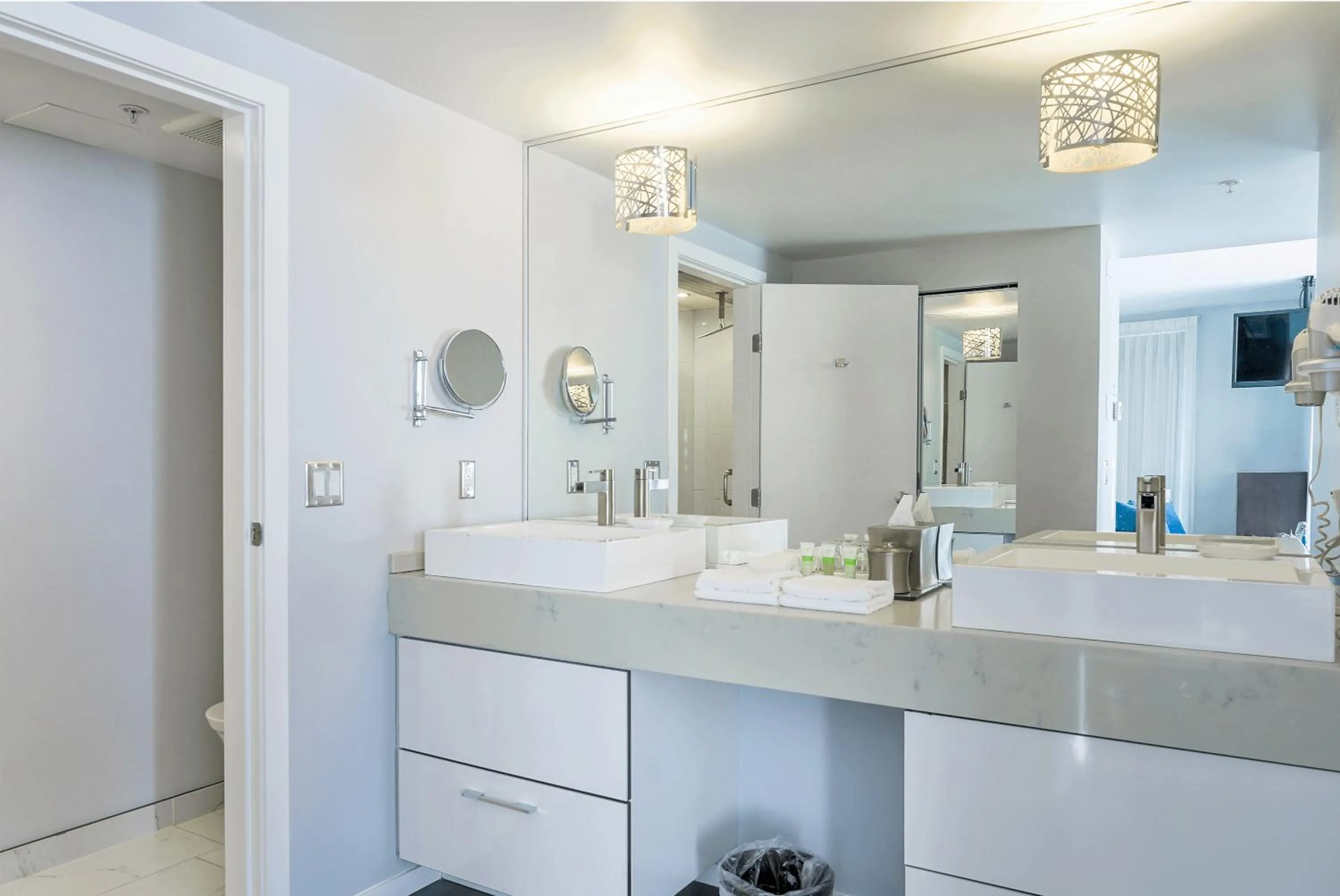 Executive Plaza Hotel & Conference Centre, Metro Vancouver