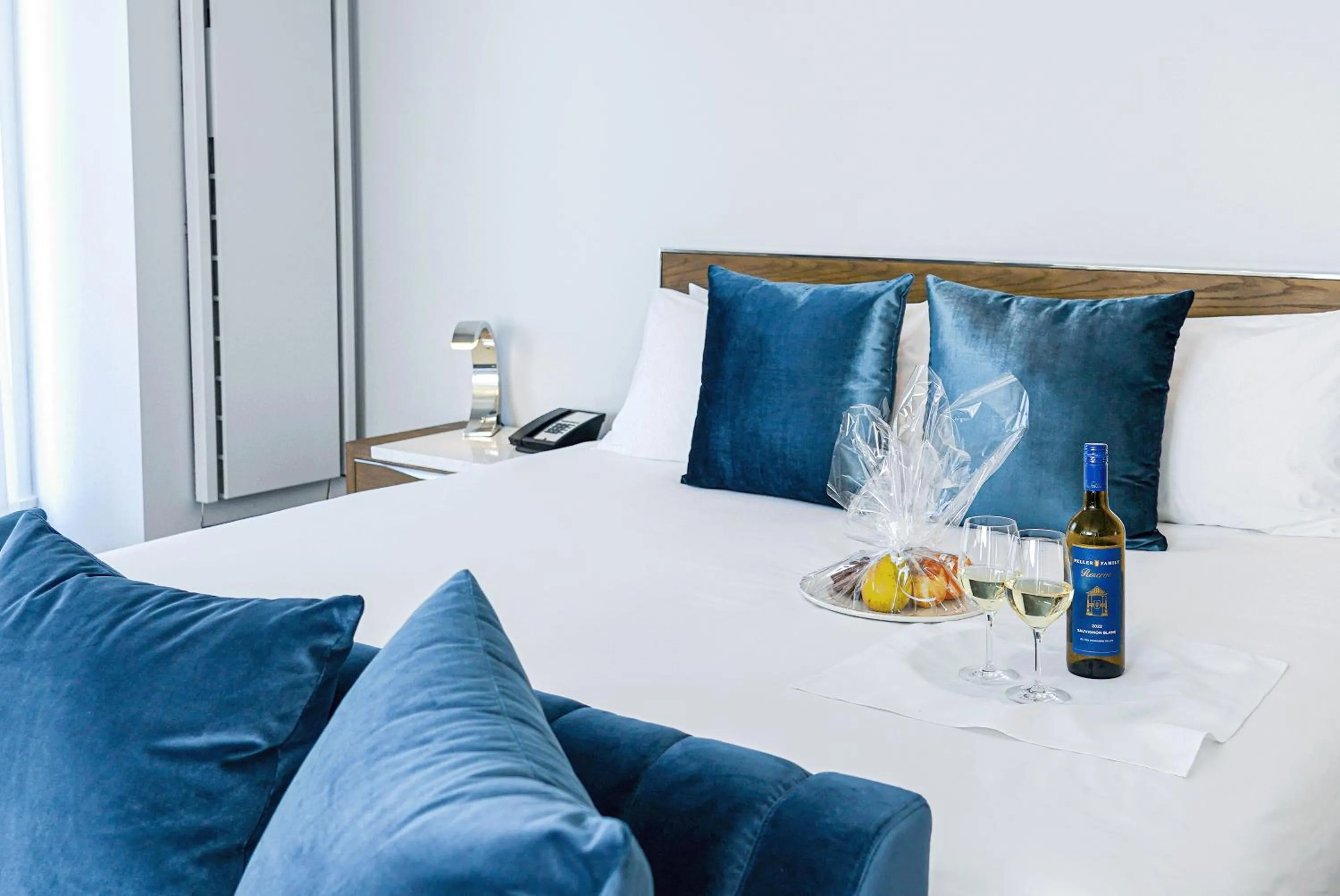 Bed in Executive Plaza Hotel & Conference Centre, Metro Vancouver