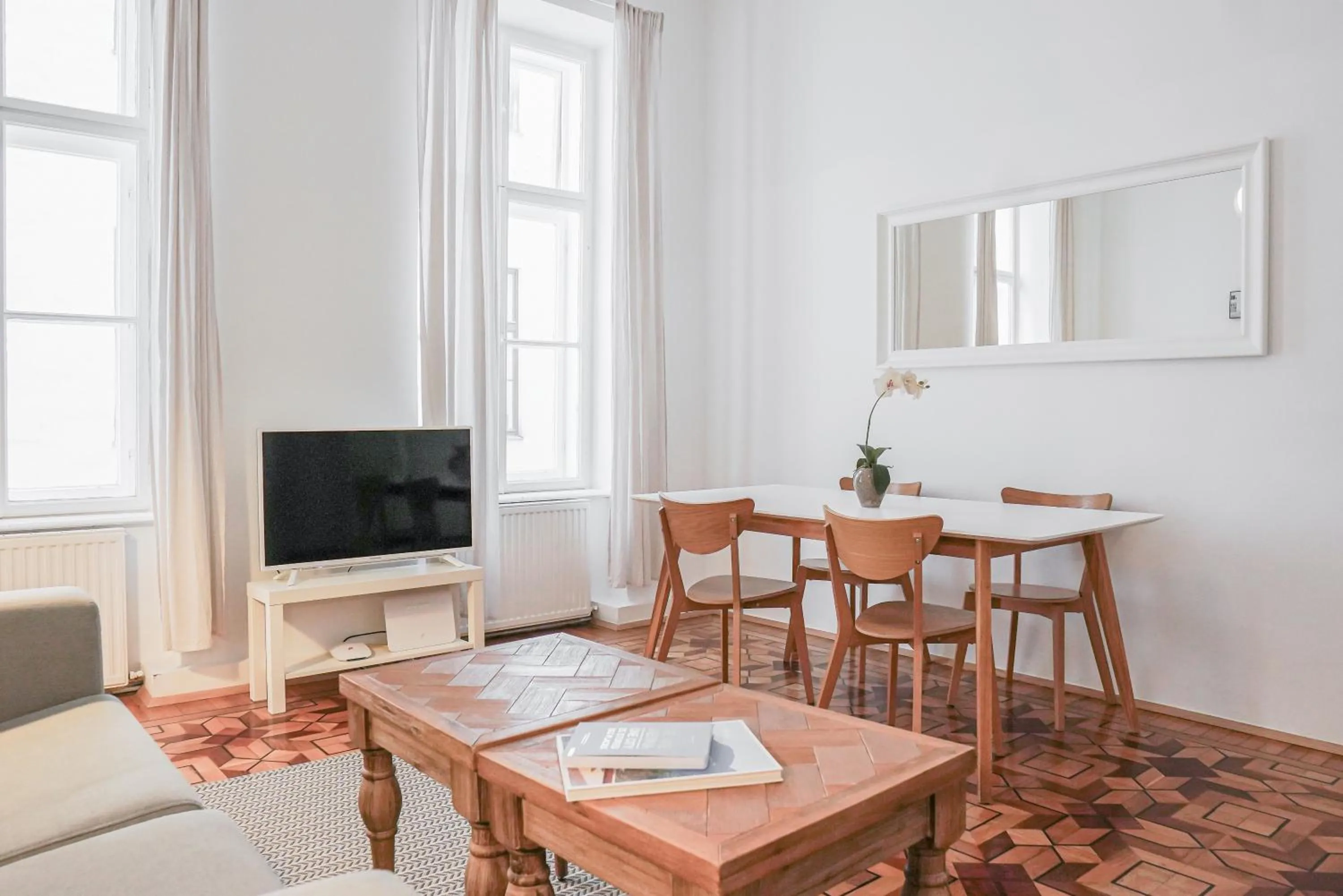 TV and multimedia in HeyMi Apartments in City Center