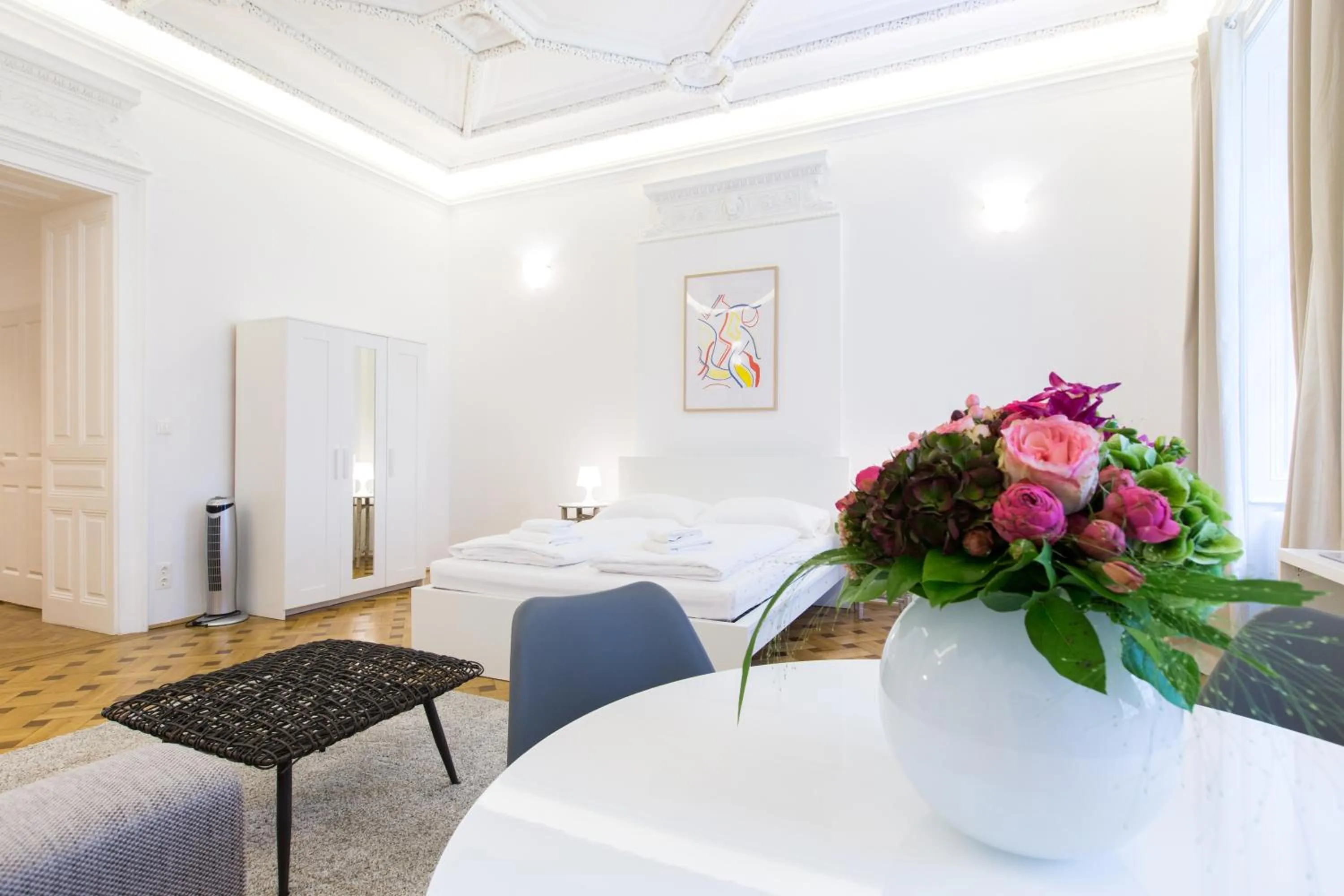 Decorative detail, Bed in HeyMi Apartments in City Center