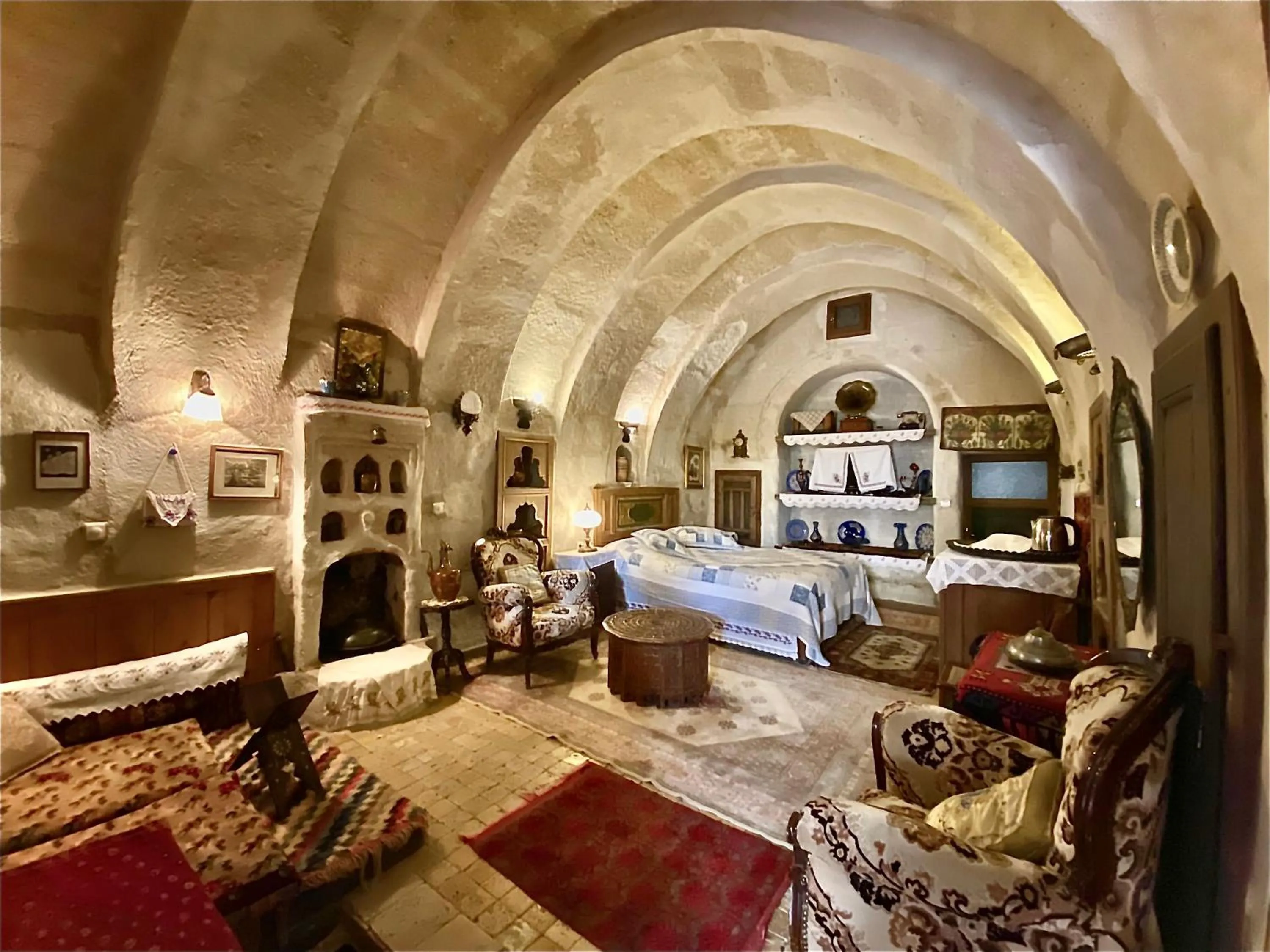 Photo of the whole room in Sofa Hotel