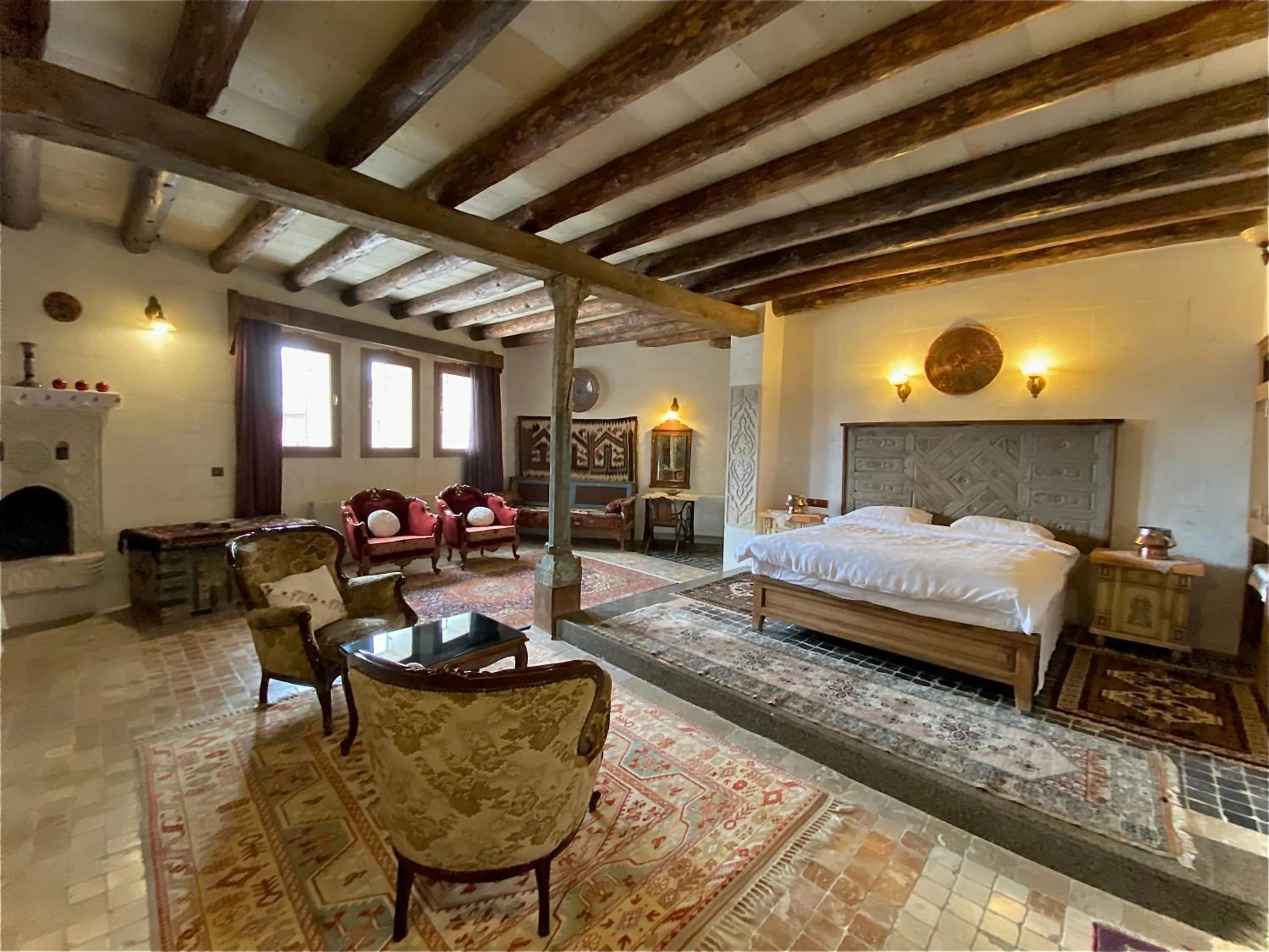 Photo of the whole room, Bed in Sofa Hotel