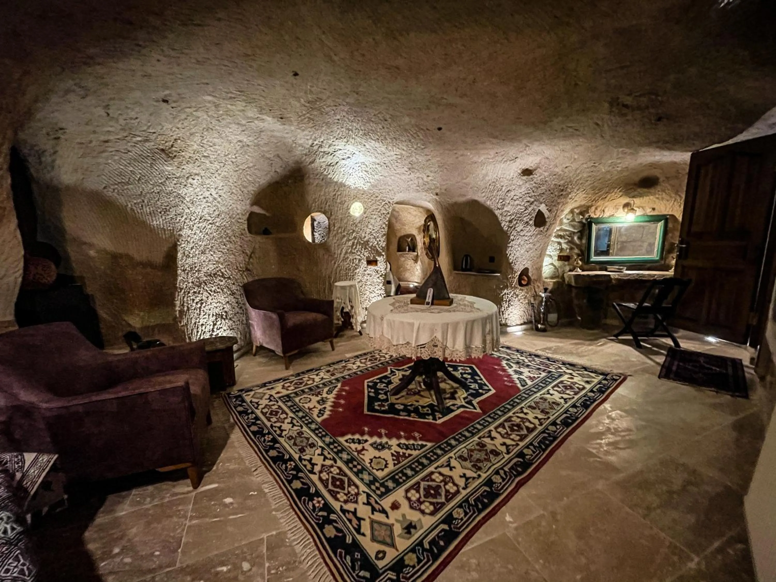 Photo of the whole room in Sofa Hotel