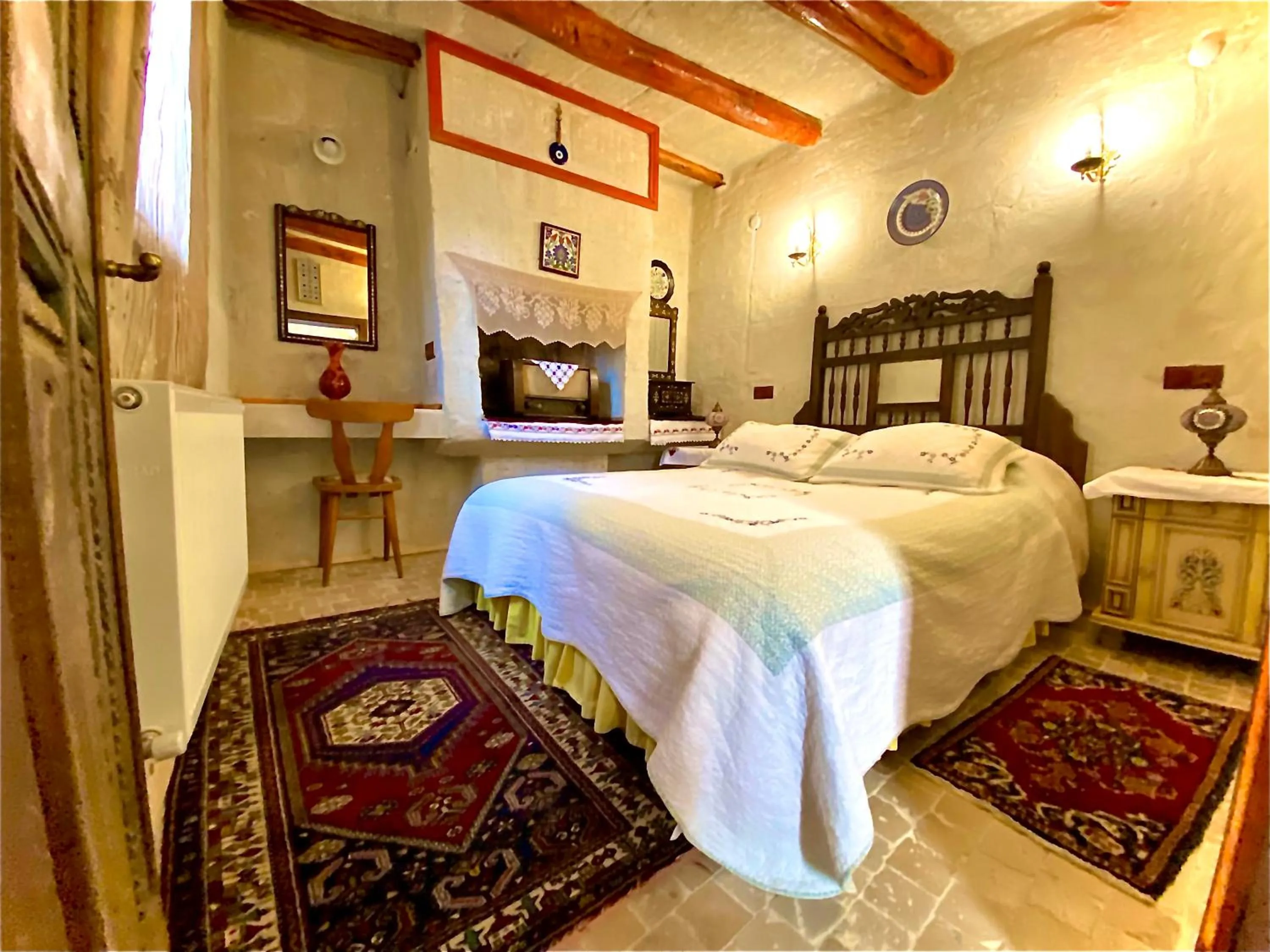 Photo of the whole room, Bed in Sofa Hotel