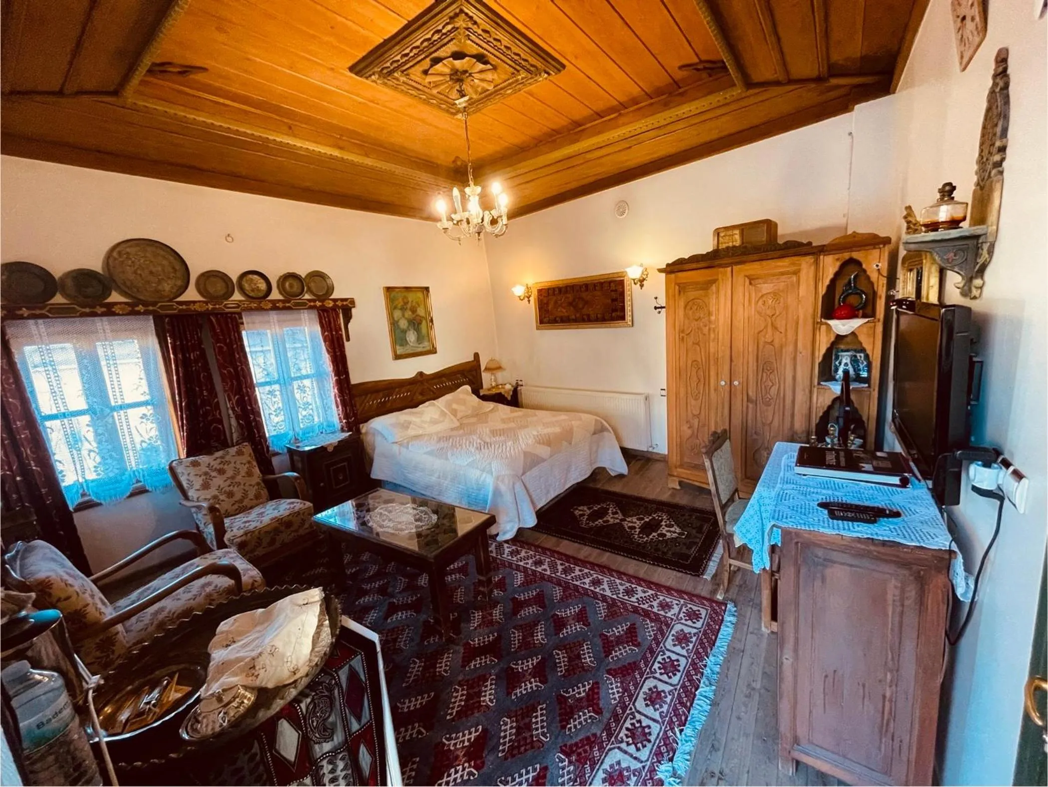 Photo of the whole room, Bed in Sofa Hotel