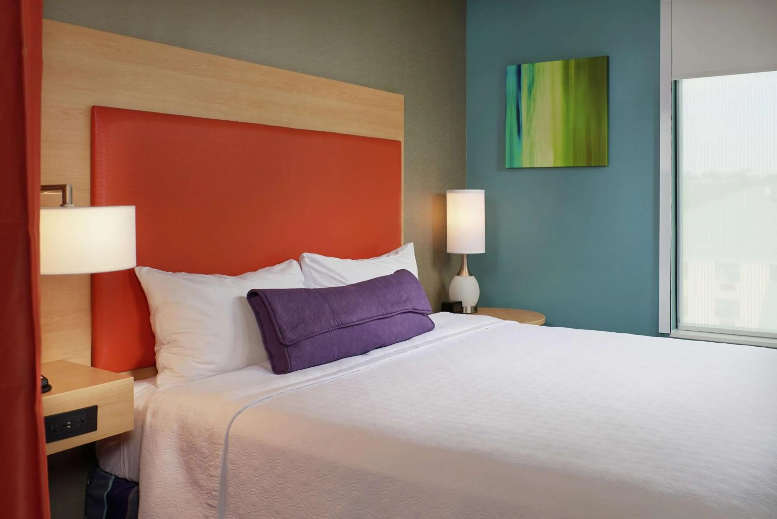 Bed in Home2 Suites By Hilton Muskogee