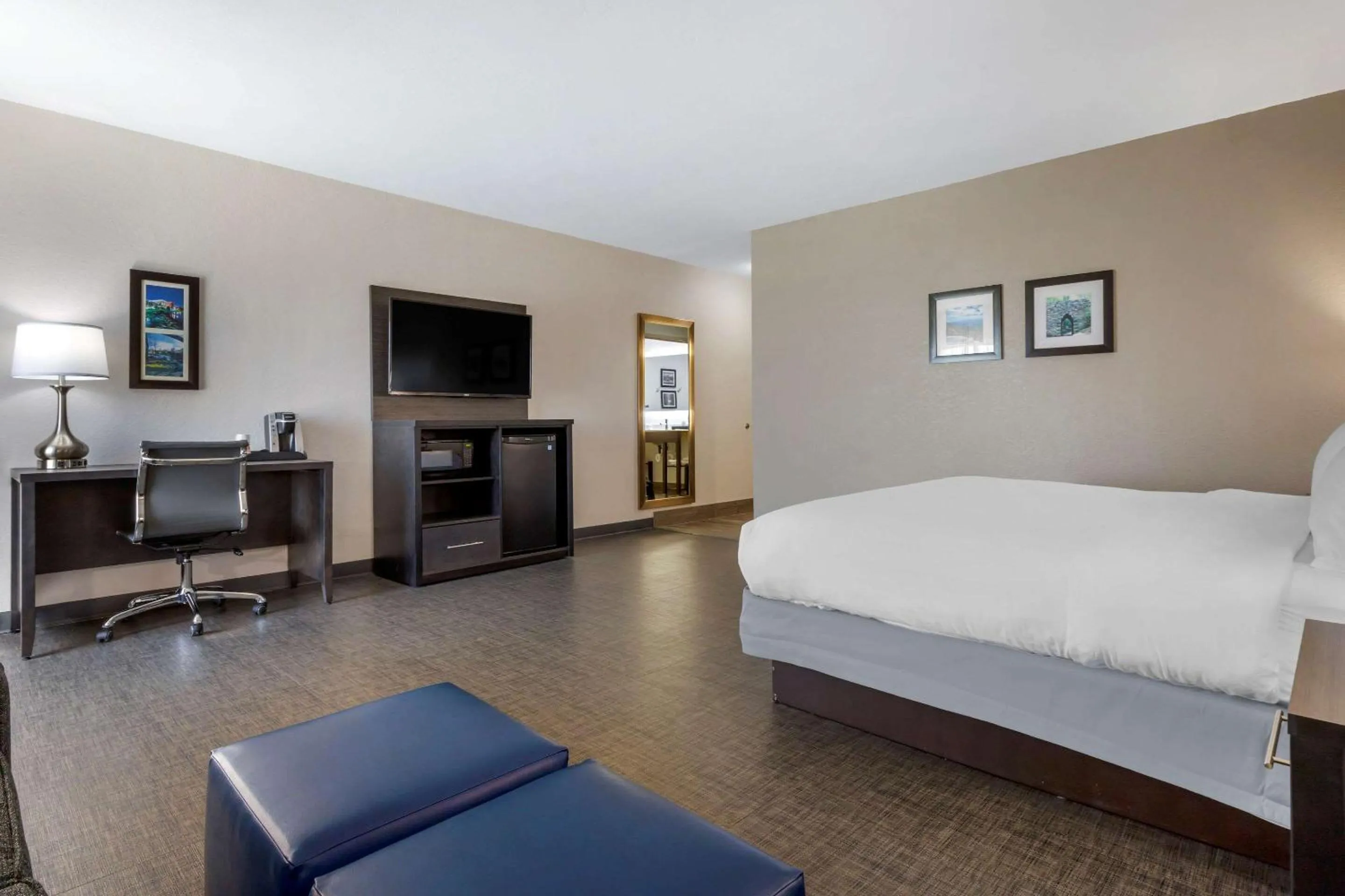 Bedroom, Bed in Comfort Inn & Suites Greer - Greenville