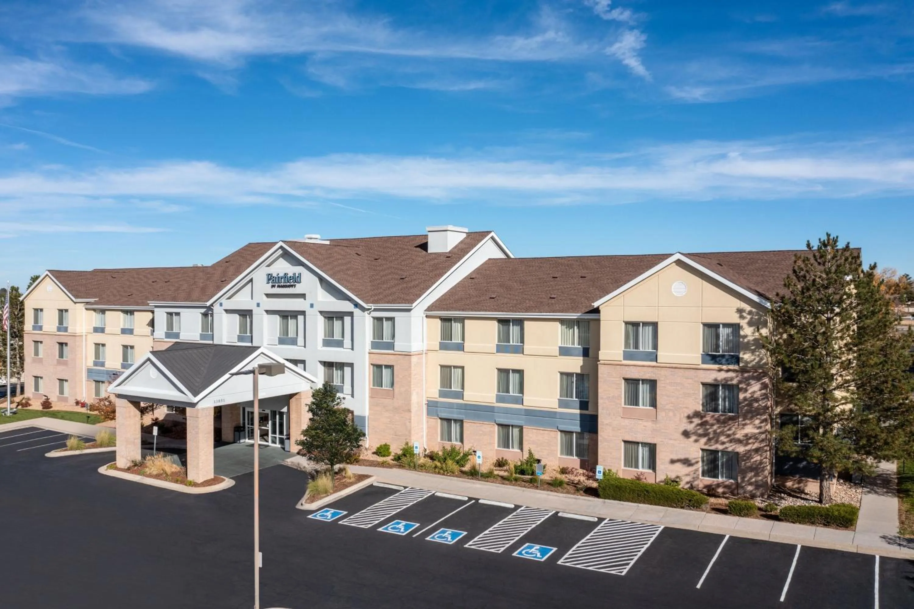 Property building in Fairfield Inn & Suites by Marriott Denver Aurora/Medical Center
