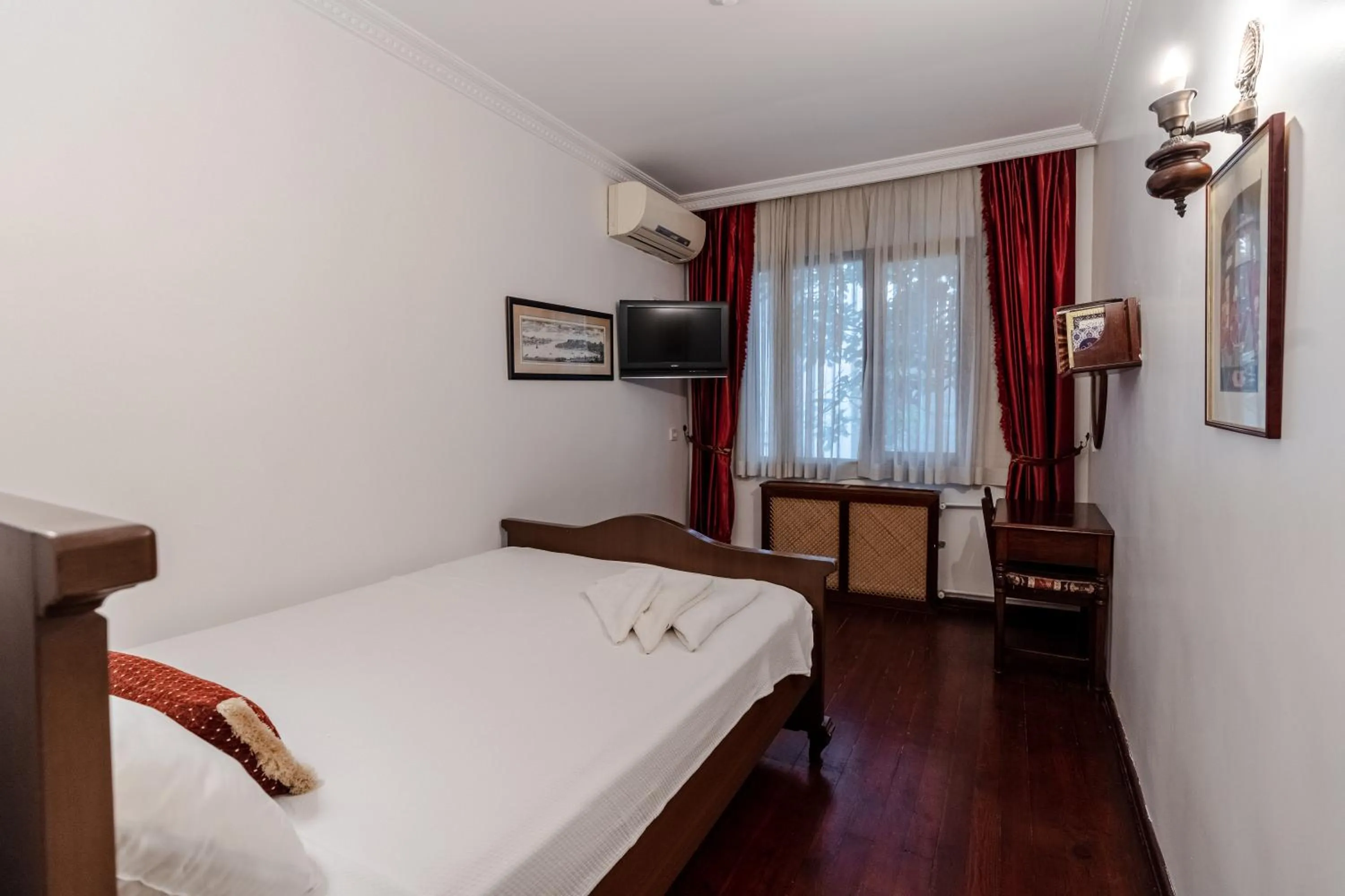 Bed in Şebnem Hotel